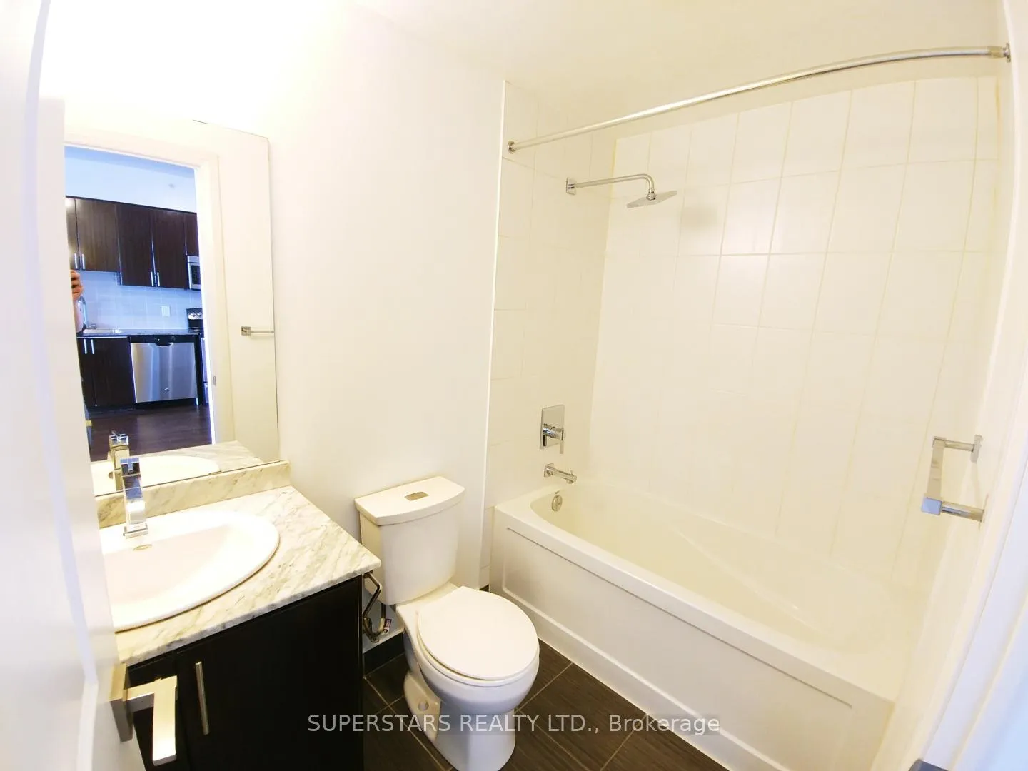 Photo 8 of Unit 2133, 7161 Yonge Street, Markham, Thornhill — HOMEH