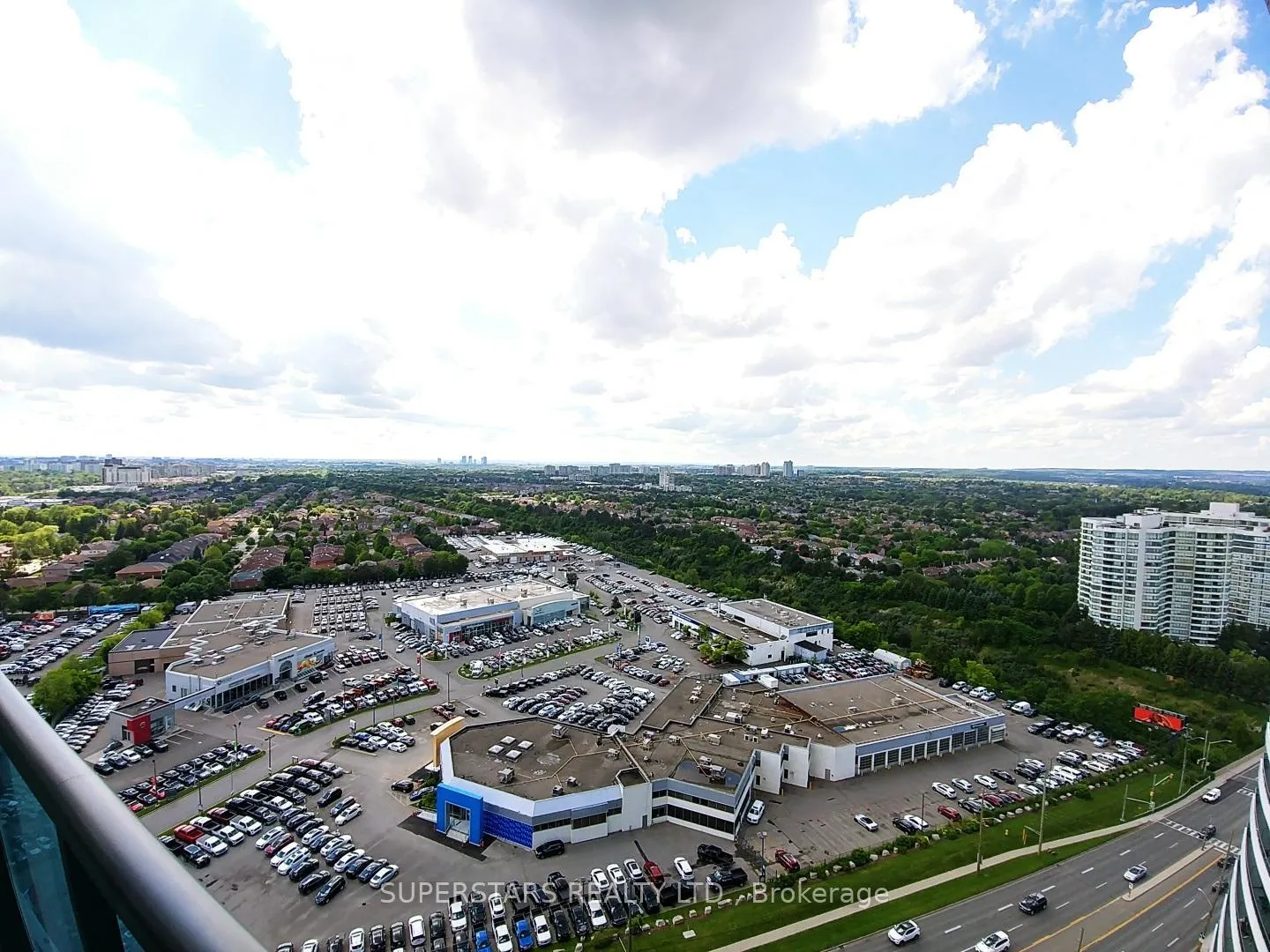 Photo 10 of Unit 2133, 7161 Yonge Street, Markham, Thornhill — HOMEH