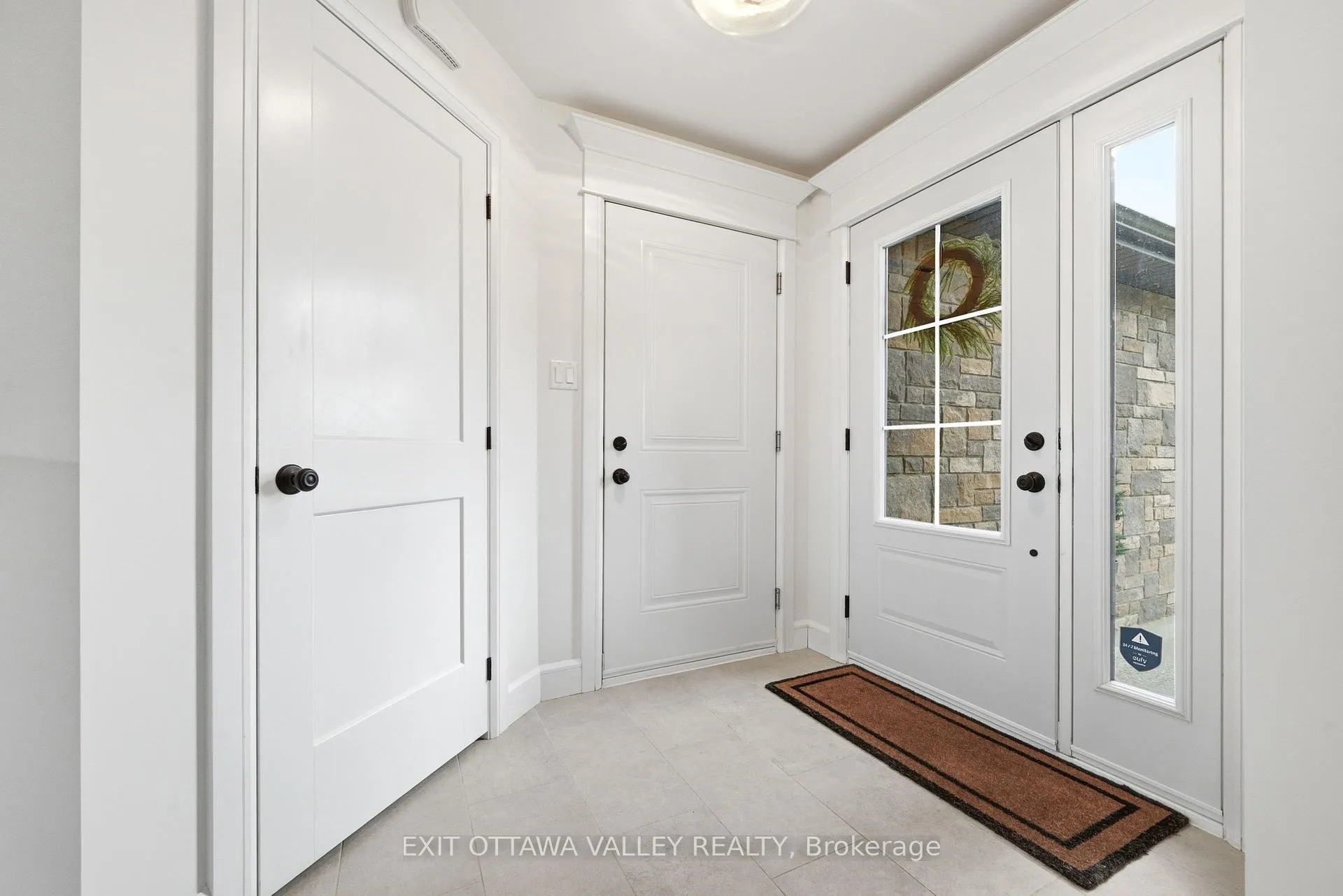 Photo 3 of 1038 Beatty Crescent, Deep River, Deep River — HOMEH