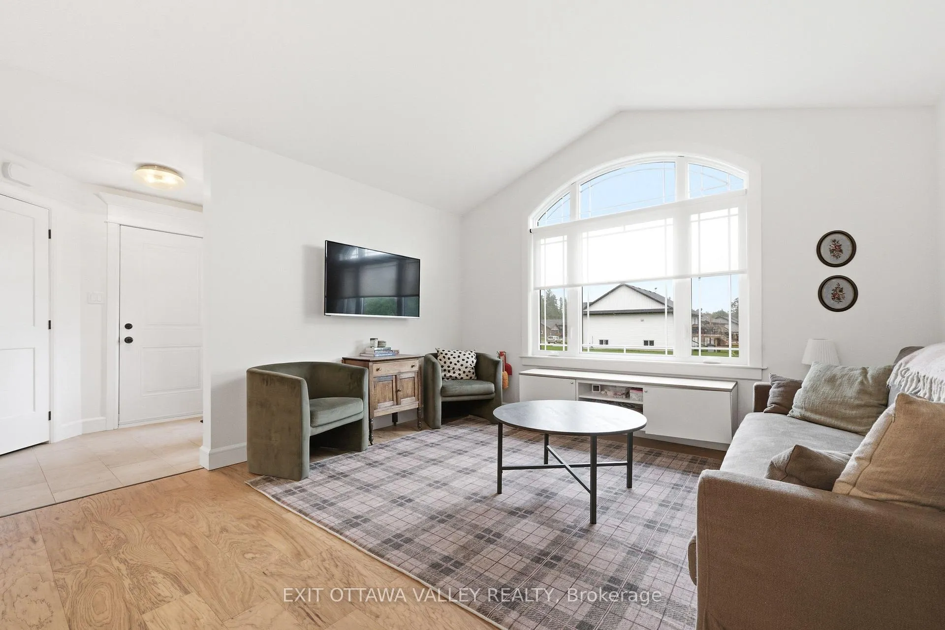 Photo 8 of 1038 Beatty Crescent, Deep River, Deep River — HOMEH
