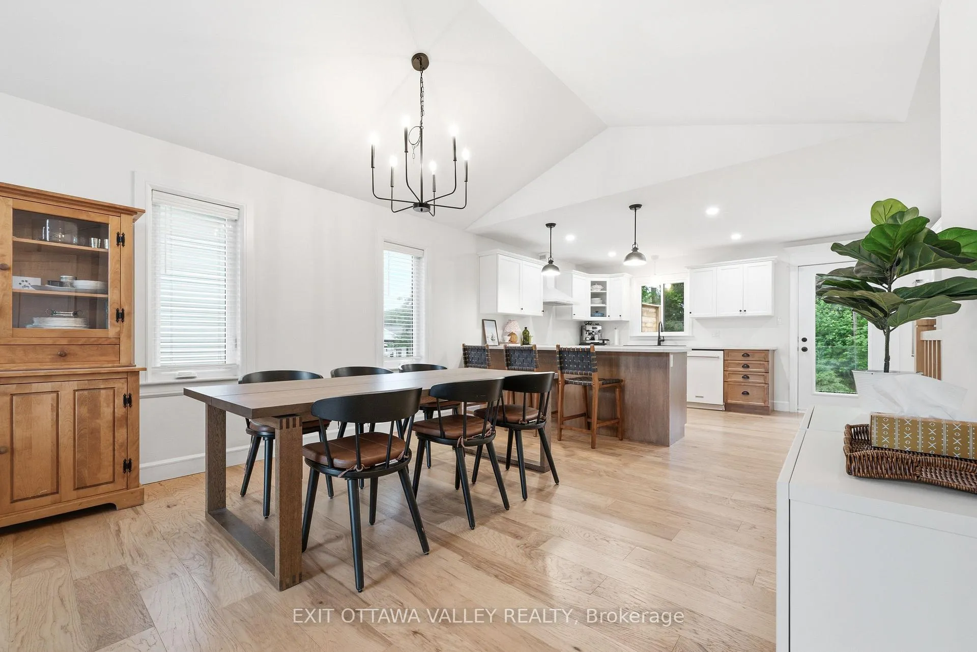 Photo 9 of 1038 Beatty Crescent, Deep River, Deep River — HOMEH