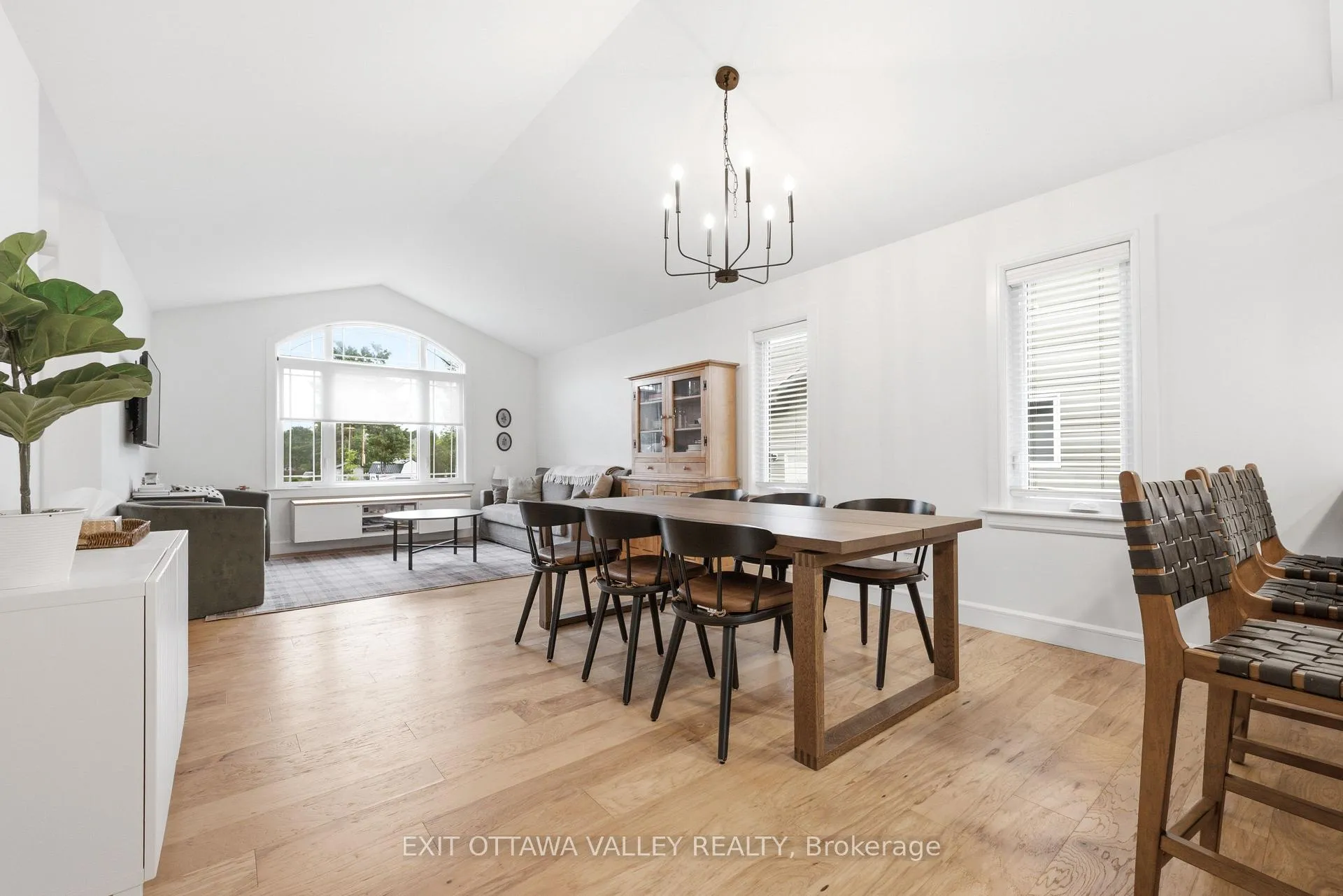 Photo 10 of 1038 Beatty Crescent, Deep River, Deep River — HOMEH
