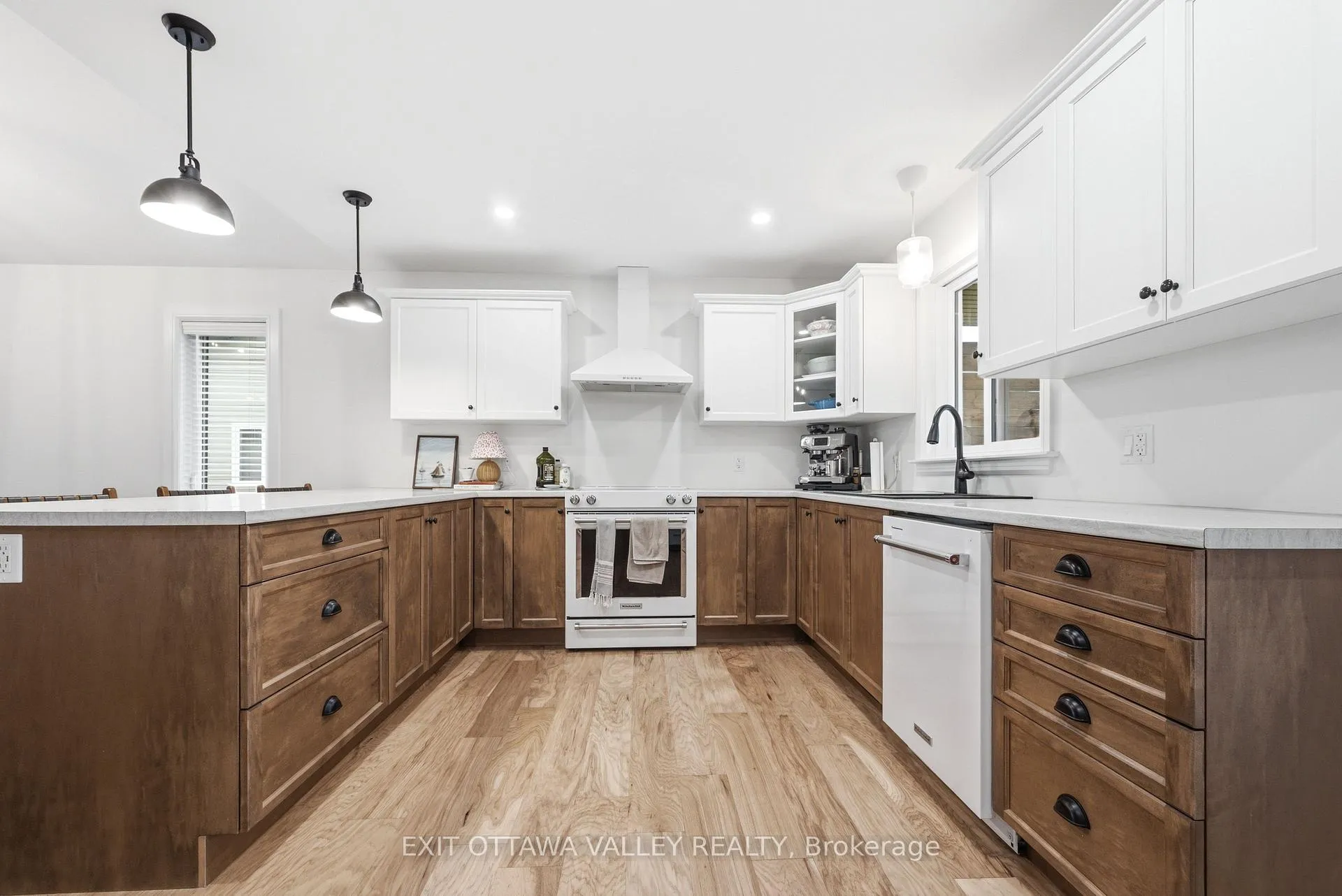 Photo 12 of 1038 Beatty Crescent, Deep River, Deep River — HOMEH
