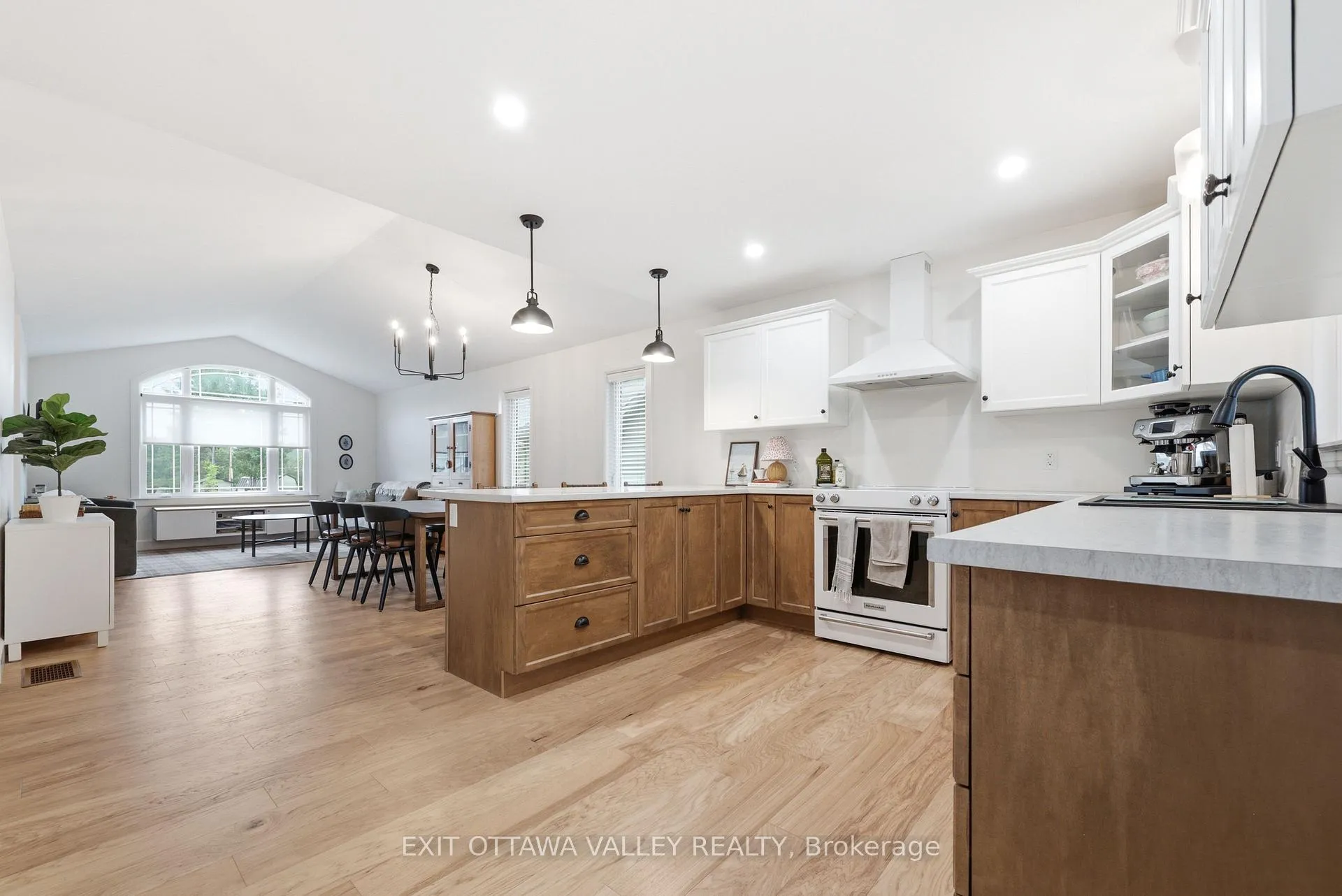 Photo 13 of 1038 Beatty Crescent, Deep River, Deep River — HOMEH