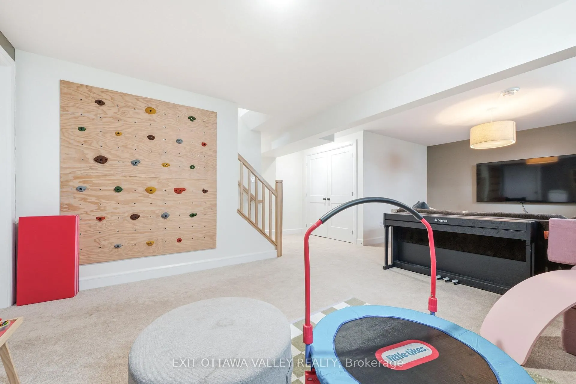 Photo 35 of 1038 Beatty Crescent, Deep River, Deep River — HOMEH