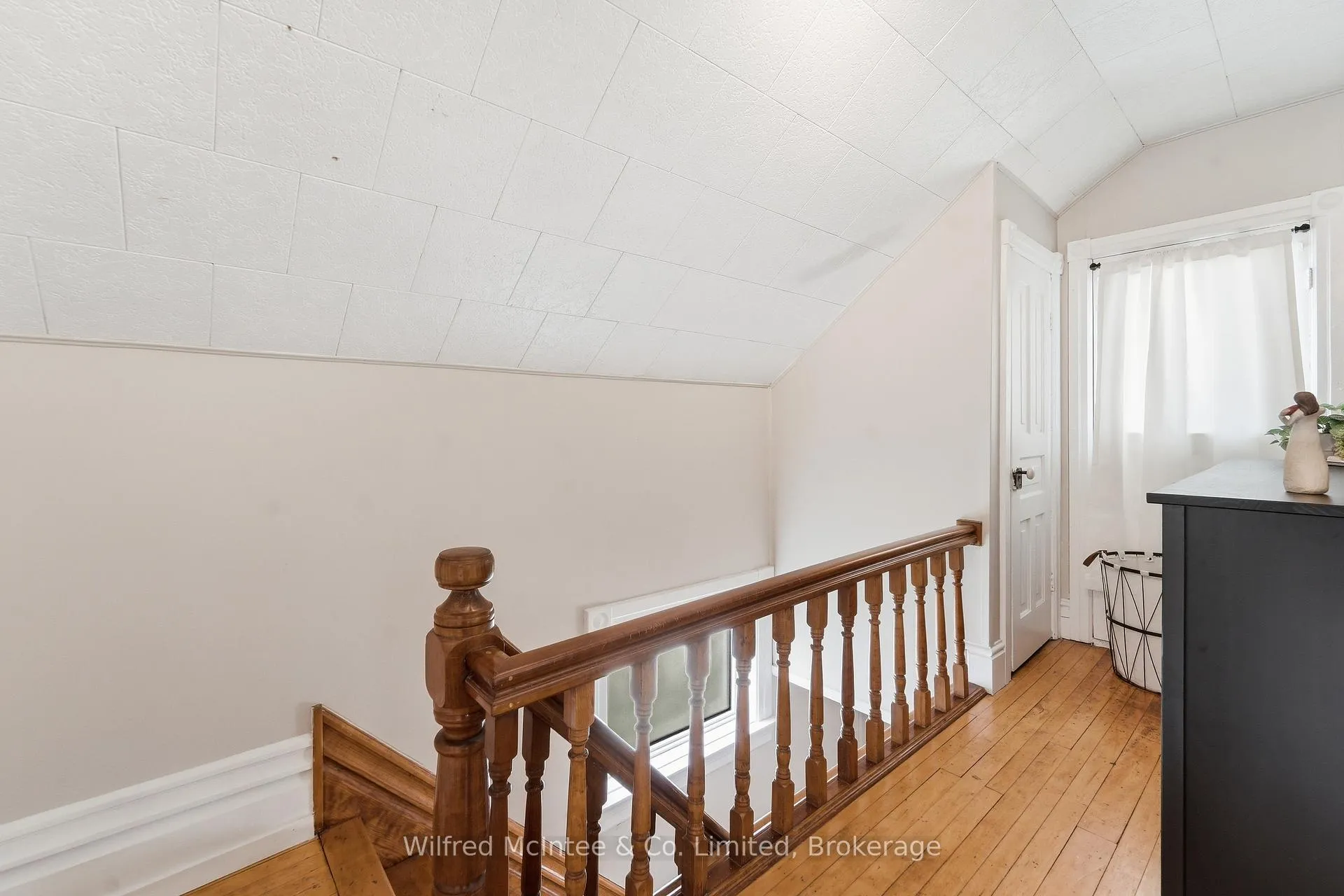 Photo 16 of 34 Goshen Street N, Bluewater, Zurich — HOMEH