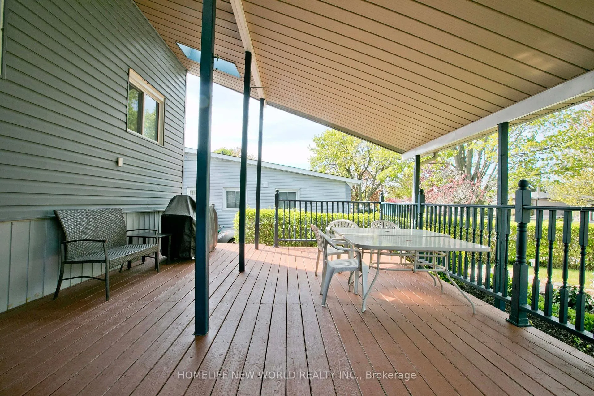 Photo 4 of 727 Balaton Avenue, Pickering, Bay Ridges — HOMEH