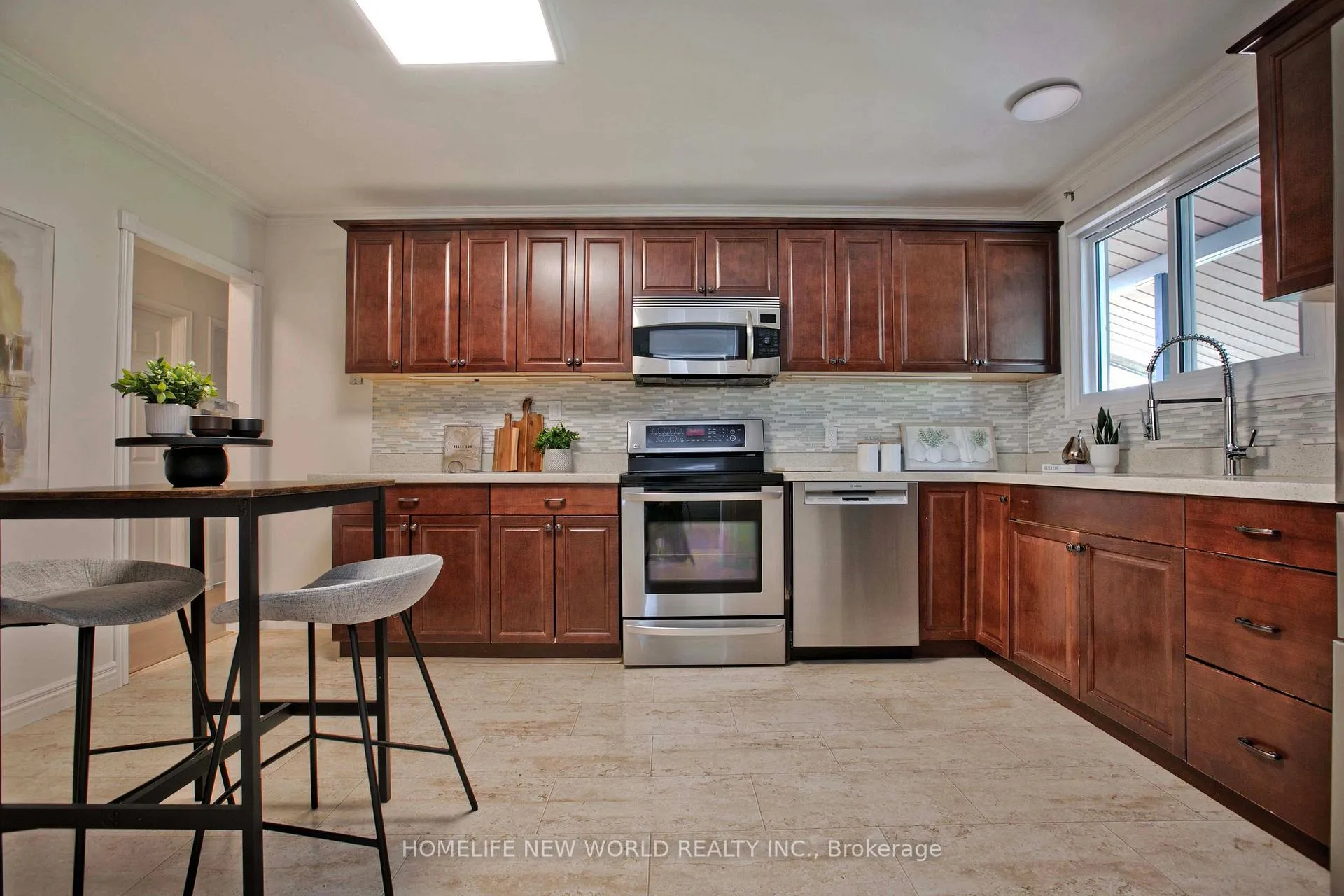 Photo 13 of 727 Balaton Avenue, Pickering, Bay Ridges — HOMEH