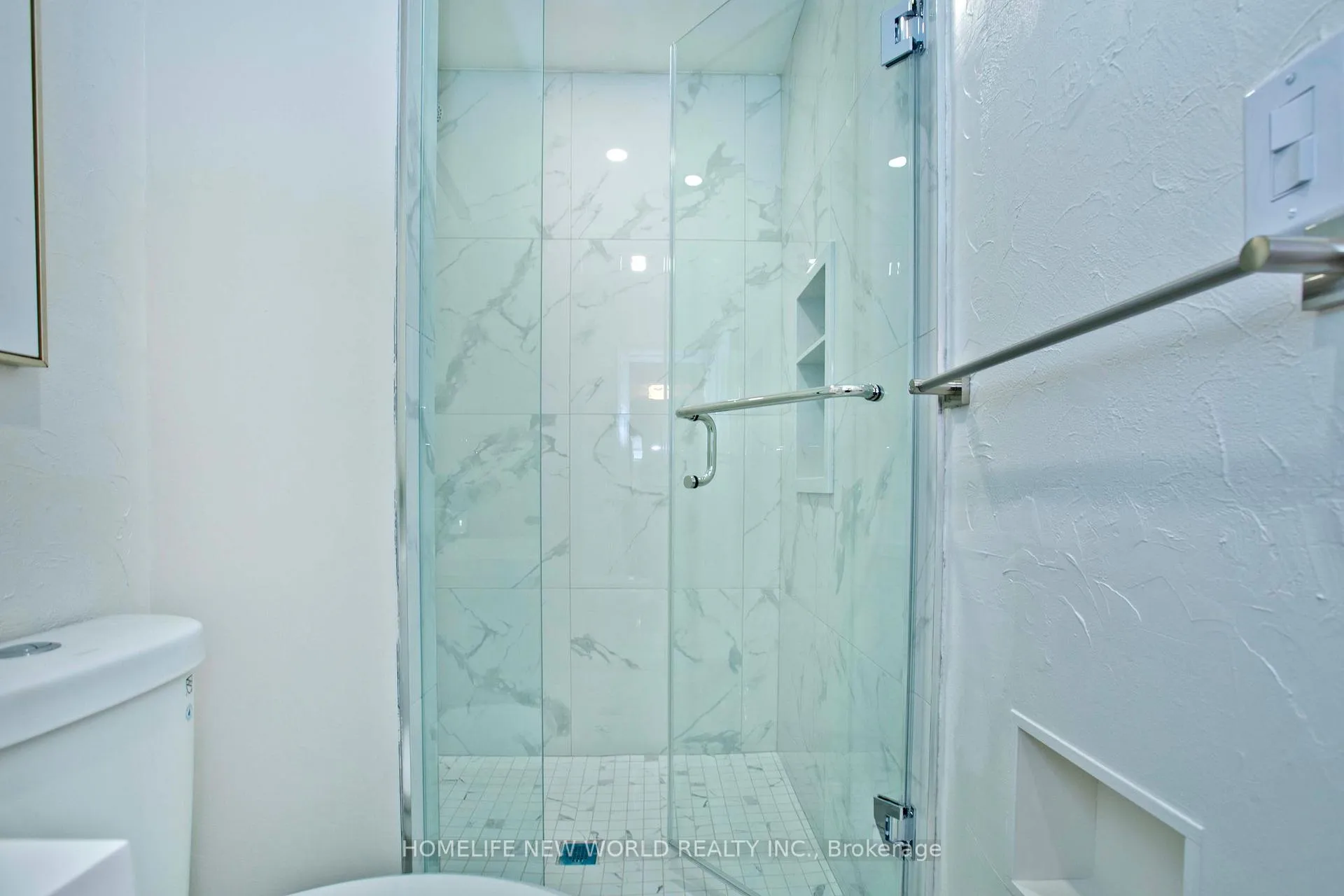 Photo 24 of 727 Balaton Avenue, Pickering, Bay Ridges — HOMEH