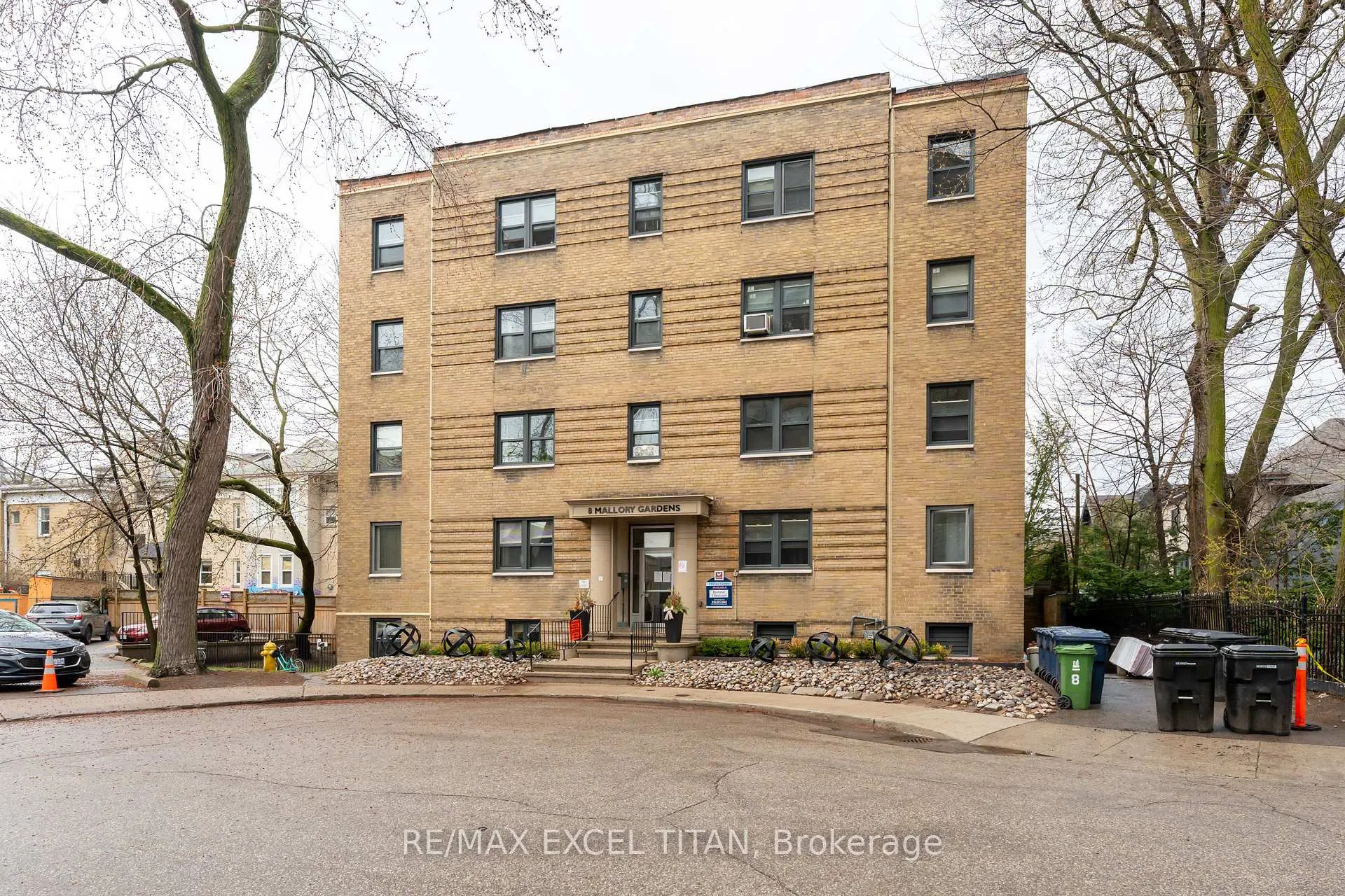 Front of Unit 35, 8 Mallory Gardens