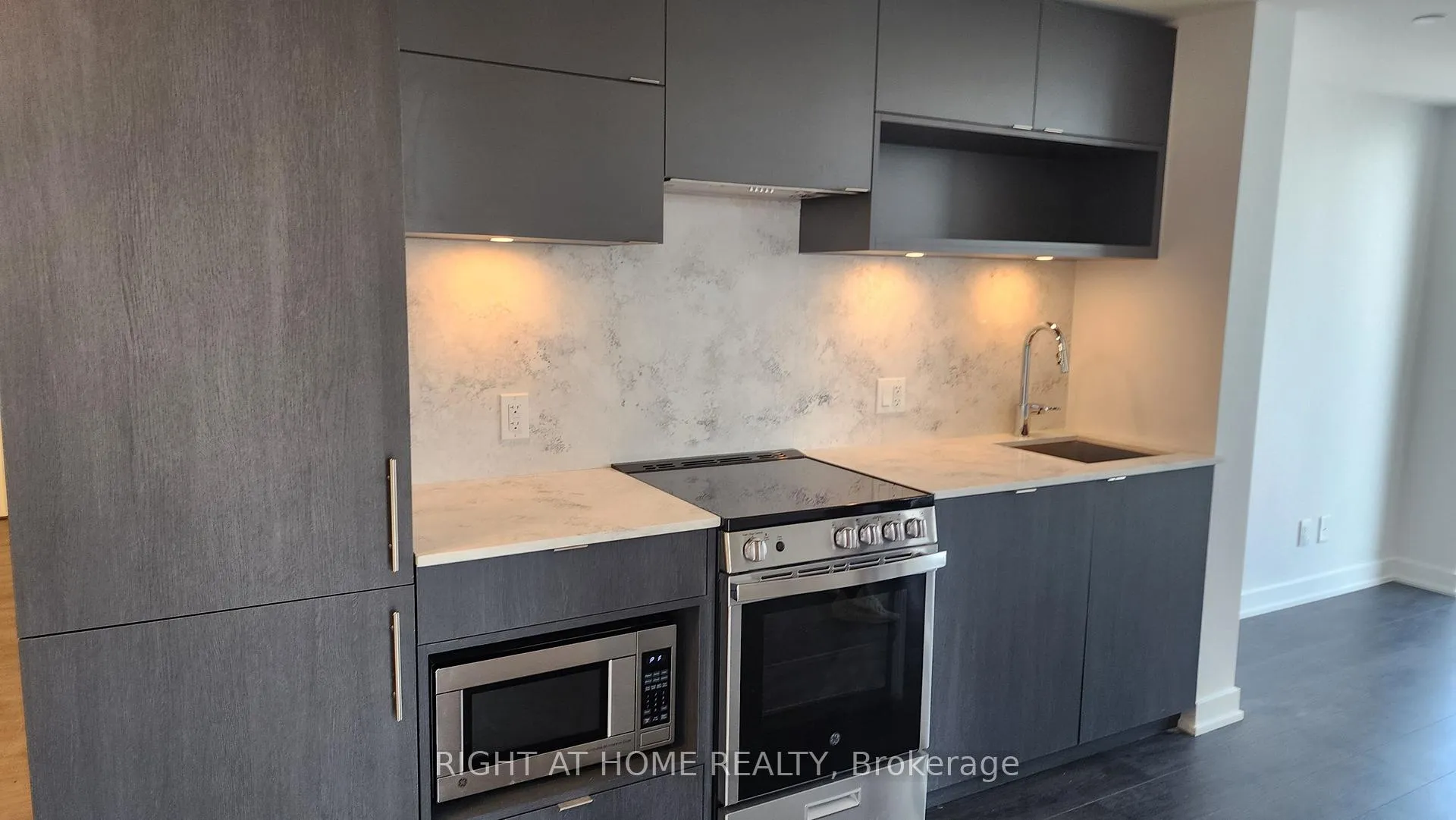 Photo 8 of Unit 1503, 100 Queen Street E, Toronto, Church-Yonge Corridor — HOMEH