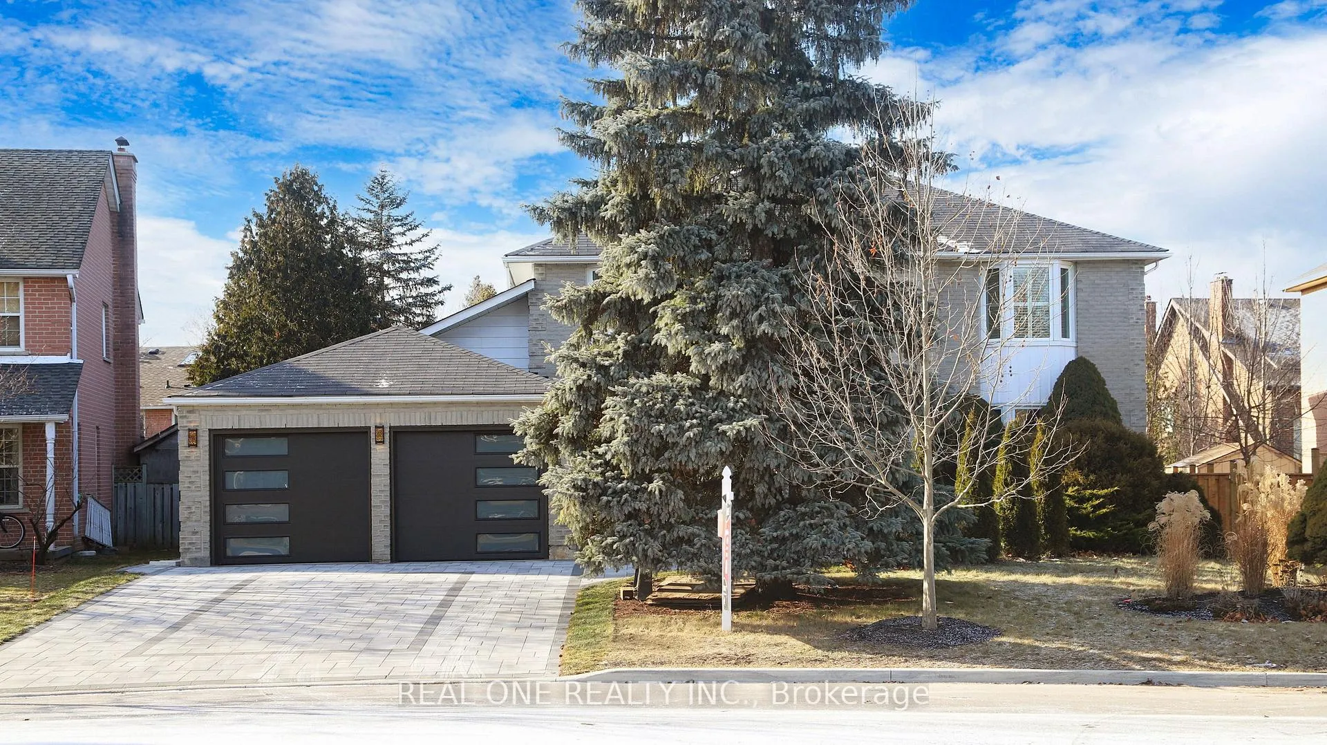 Photo 2 of 99 Aitken Circle, Markham, Unionville — HOMEH