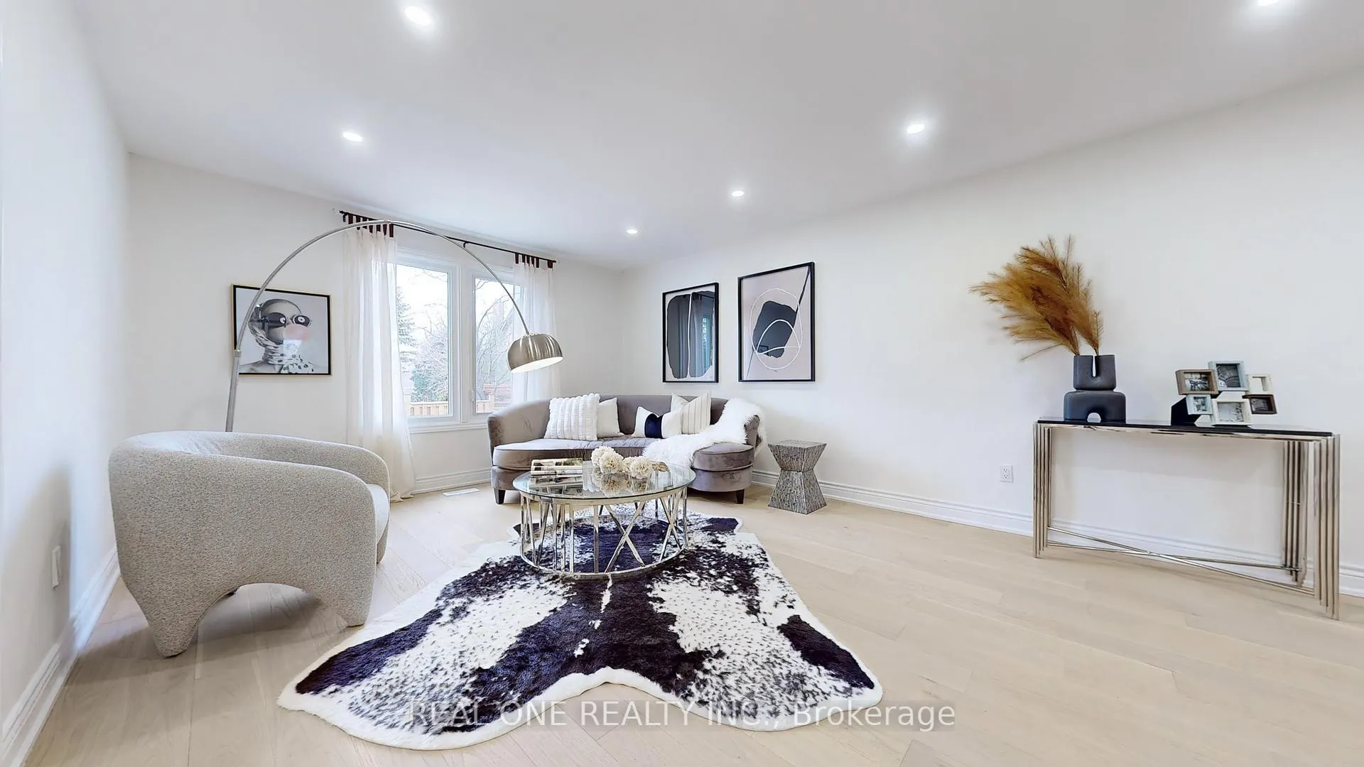 Photo 11 of 99 Aitken Circle, Markham, Unionville — HOMEH