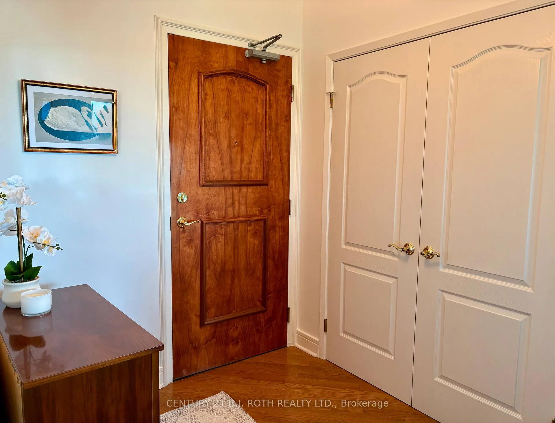 Photo 4 of Unit 411, 2 Toronto Street, Barrie, City Centre — HOMEH