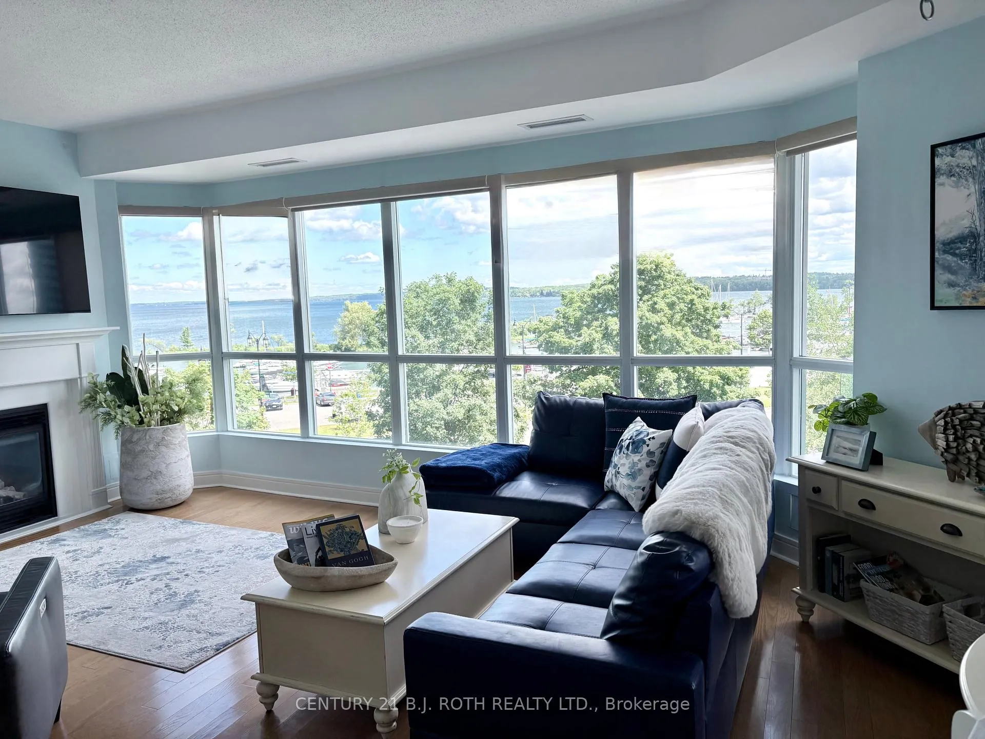 Photo 5 of Unit 411, 2 Toronto Street, Barrie, City Centre — HOMEH