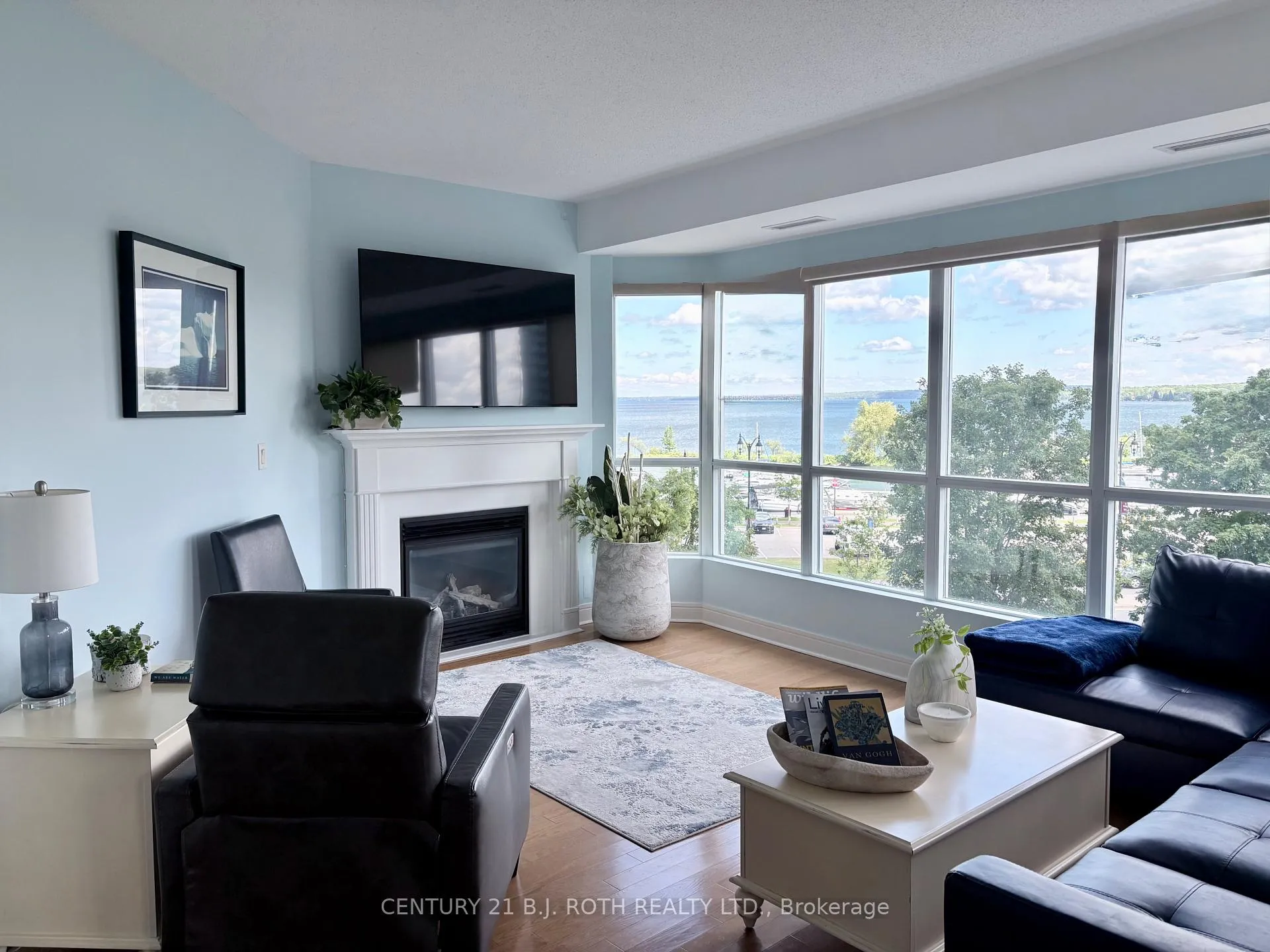 Photo 8 of Unit 411, 2 Toronto Street, Barrie, City Centre — HOMEH