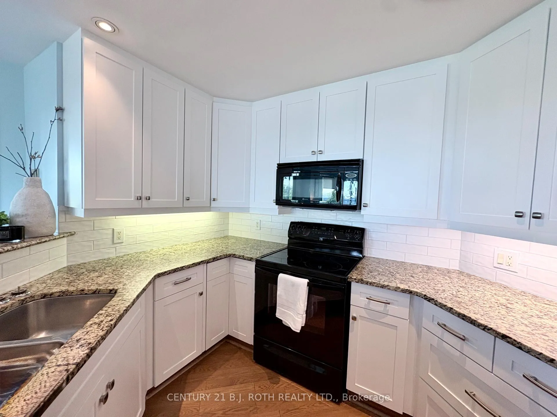 Photo 12 of Unit 411, 2 Toronto Street, Barrie, City Centre — HOMEH