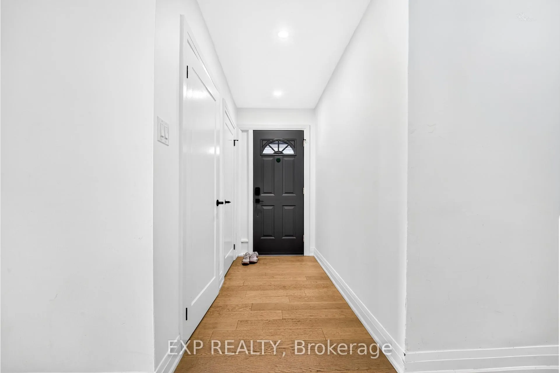 Photo 2 of 39 Treadgold Crescent, North York, Parkwoods-Donalda — HOMEH