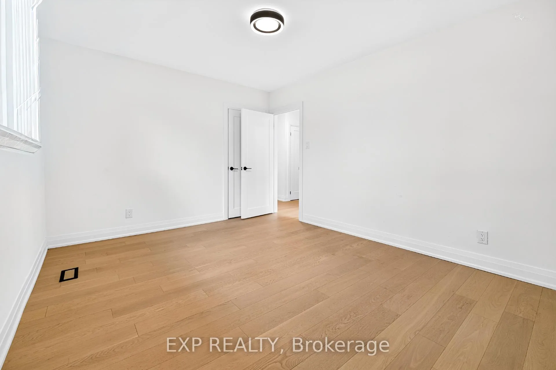 Photo 9 of 39 Treadgold Crescent, North York, Parkwoods-Donalda — HOMEH
