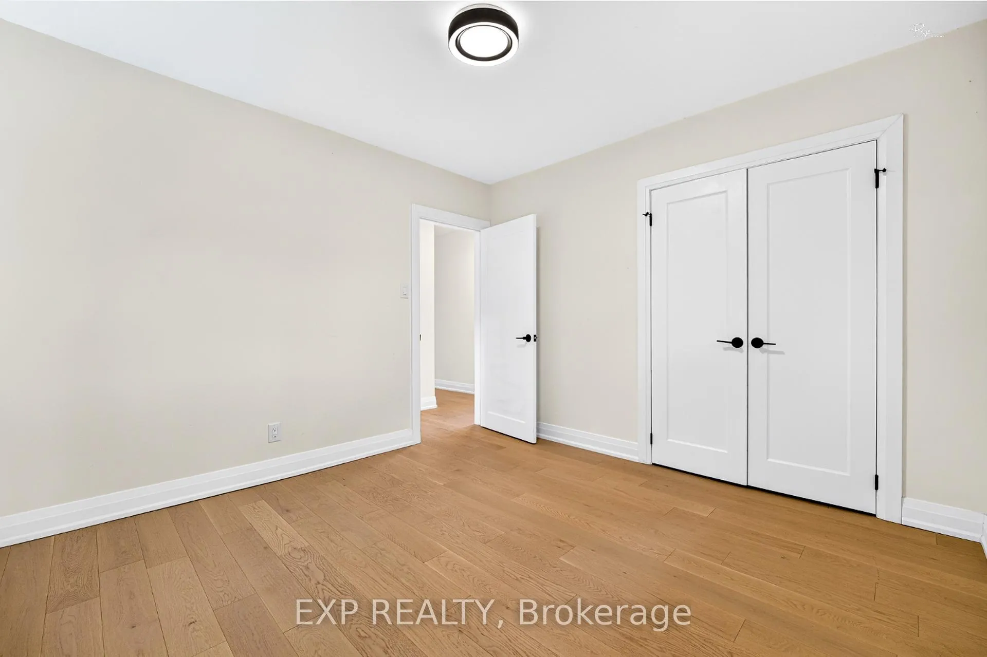 Photo 10 of 39 Treadgold Crescent, North York, Parkwoods-Donalda — HOMEH