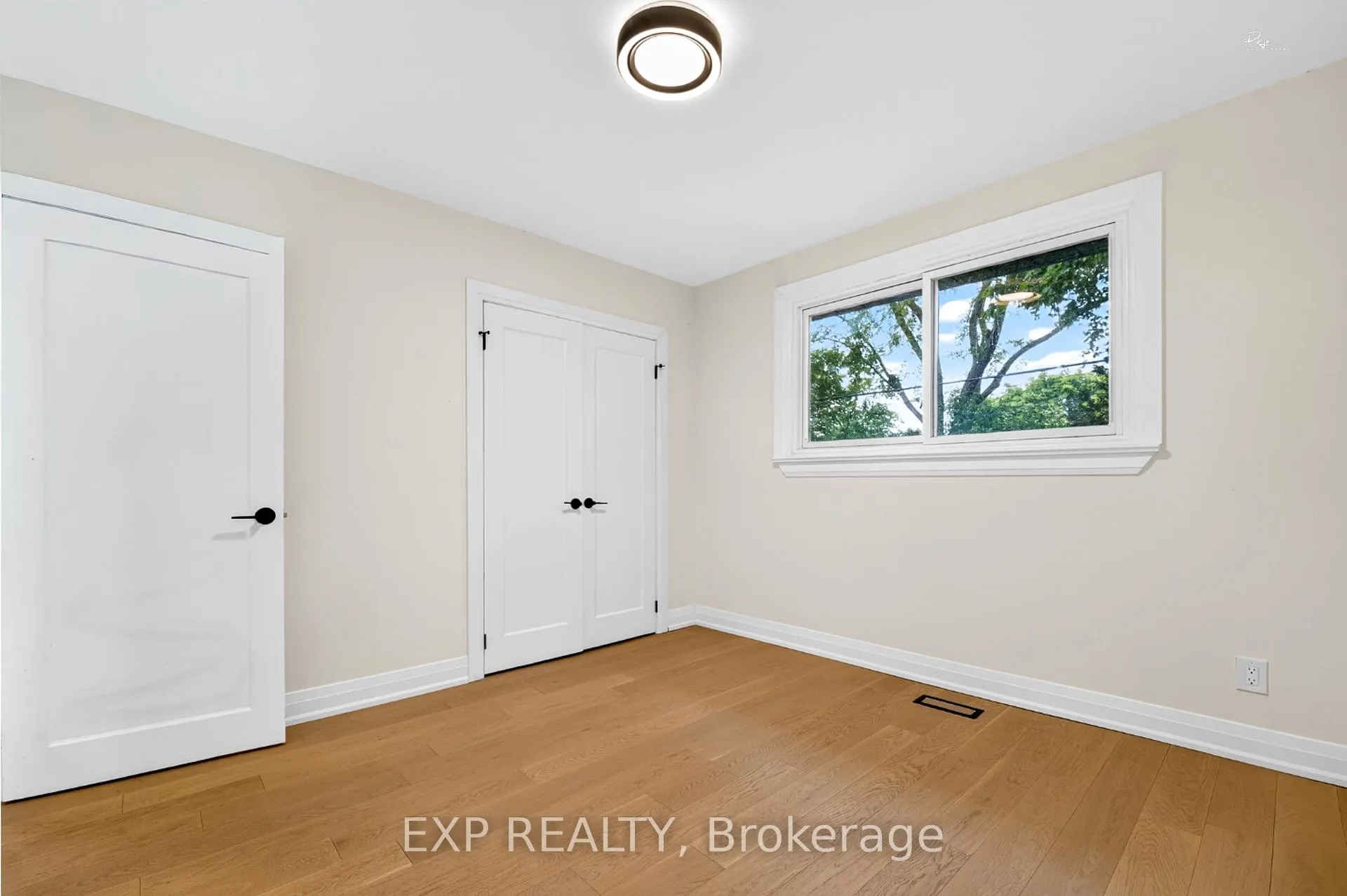 Photo 11 of 39 Treadgold Crescent, North York, Parkwoods-Donalda — HOMEH
