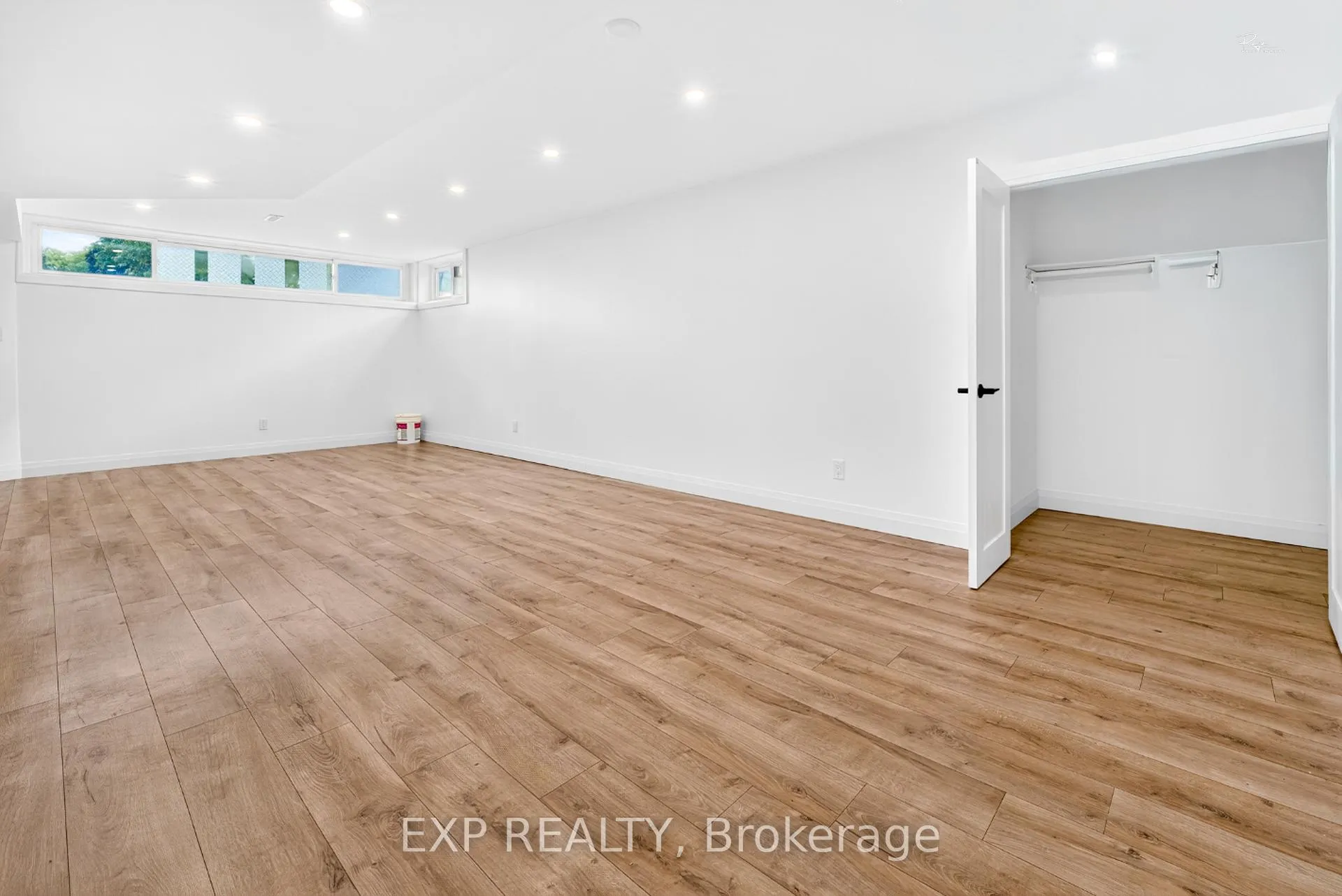 Photo 13 of 39 Treadgold Crescent, North York, Parkwoods-Donalda — HOMEH