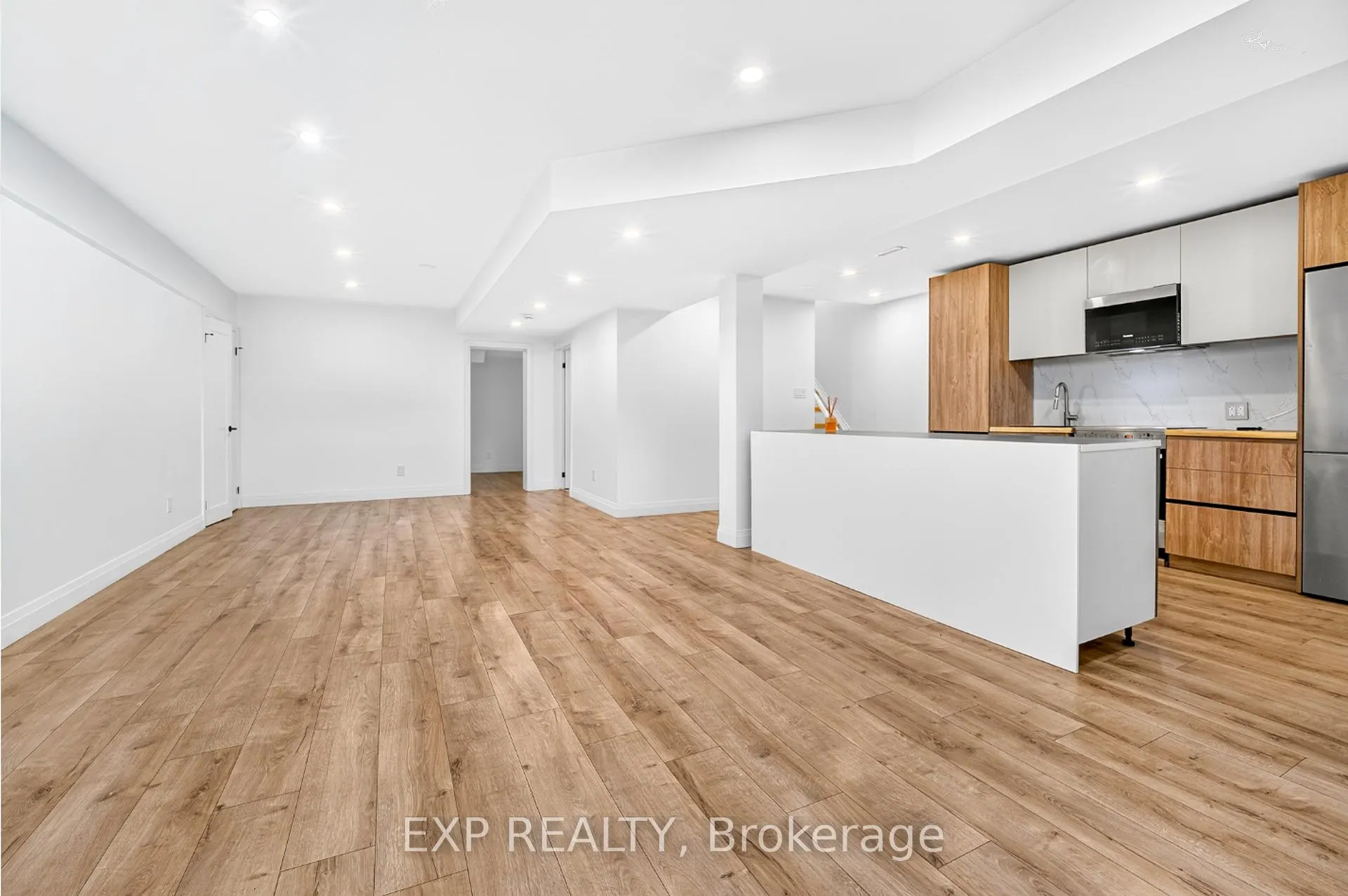 Photo 17 of 39 Treadgold Crescent, North York, Parkwoods-Donalda — HOMEH