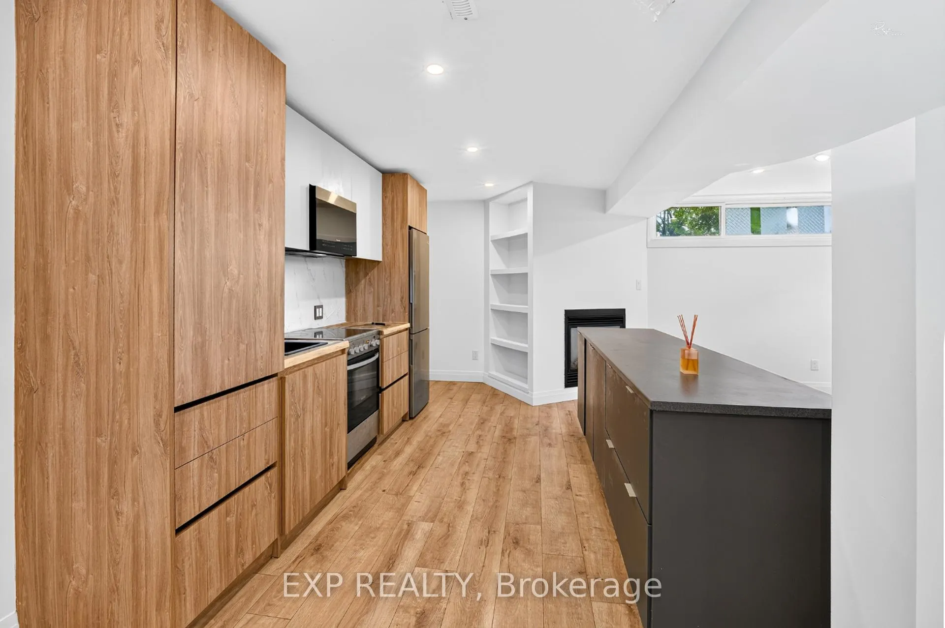 Photo 18 of 39 Treadgold Crescent, North York, Parkwoods-Donalda — HOMEH