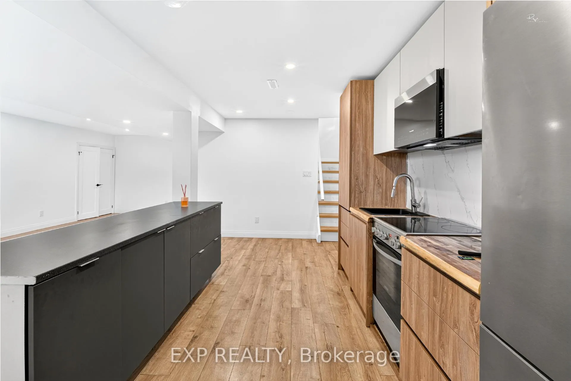 Photo 19 of 39 Treadgold Crescent, North York, Parkwoods-Donalda — HOMEH