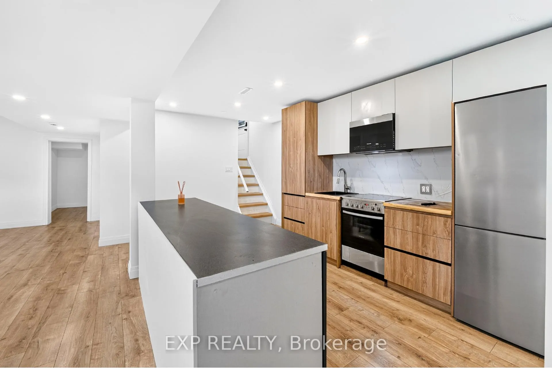 Photo 20 of 39 Treadgold Crescent, North York, Parkwoods-Donalda — HOMEH