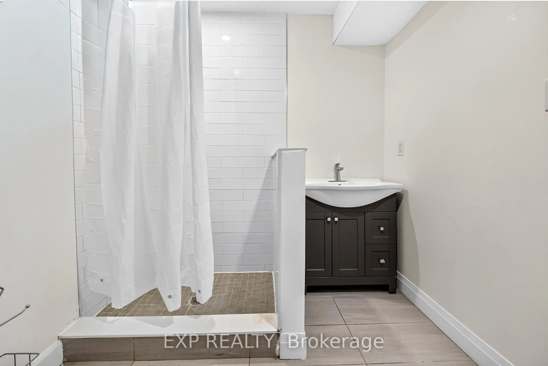 Photo 21 of 39 Treadgold Crescent, North York, Parkwoods-Donalda — HOMEH