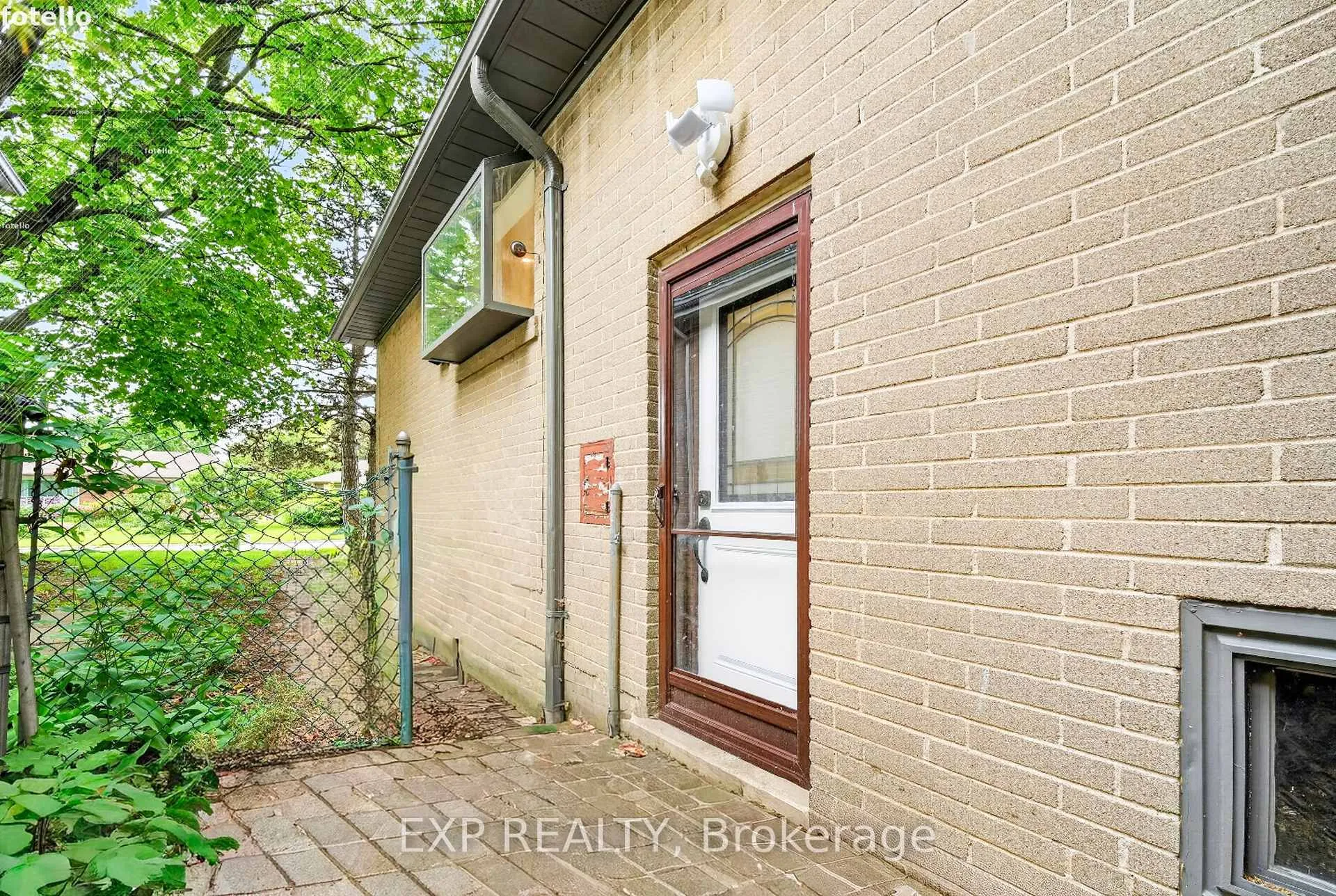 Photo 25 of 39 Treadgold Crescent, North York, Parkwoods-Donalda — HOMEH