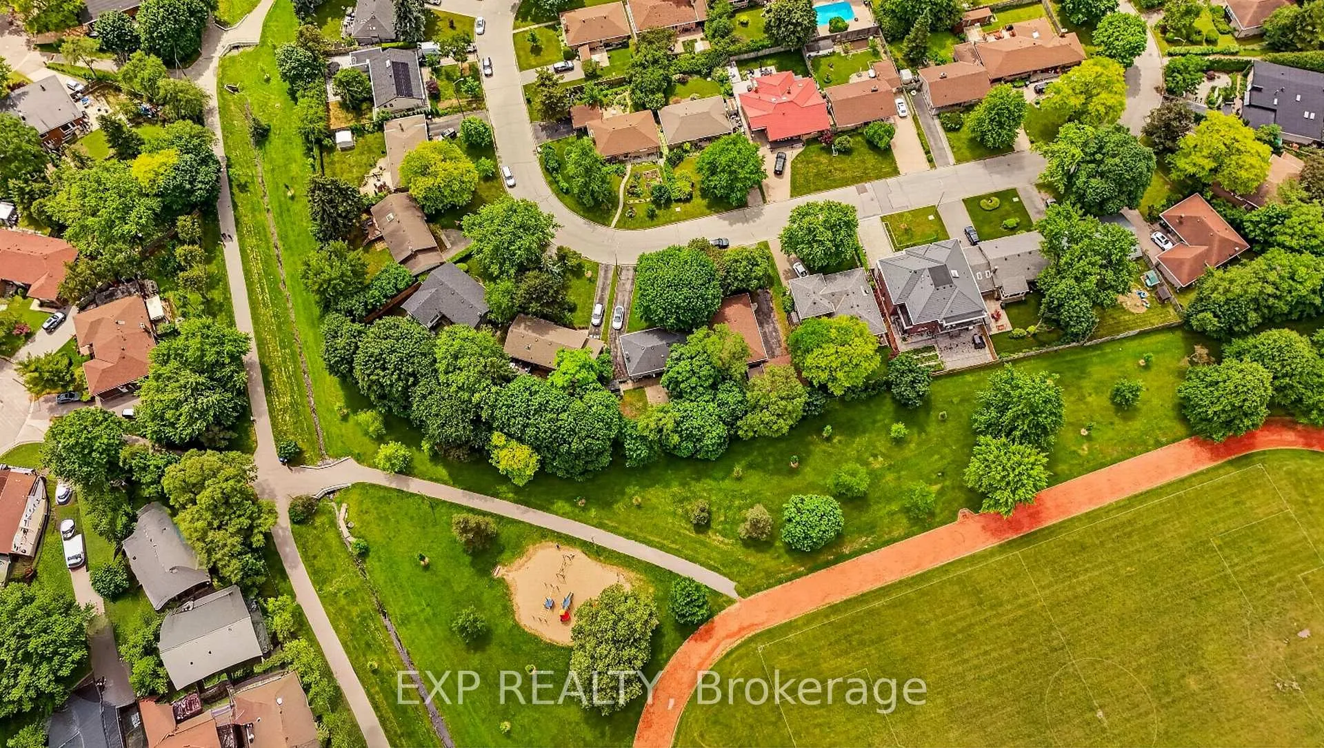 Photo 27 of 39 Treadgold Crescent, North York, Parkwoods-Donalda — HOMEH