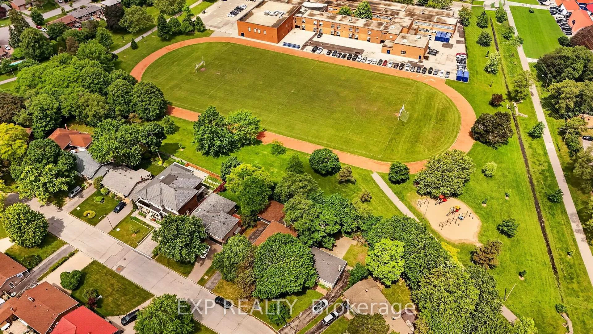 Photo 28 of 39 Treadgold Crescent, North York, Parkwoods-Donalda — HOMEH