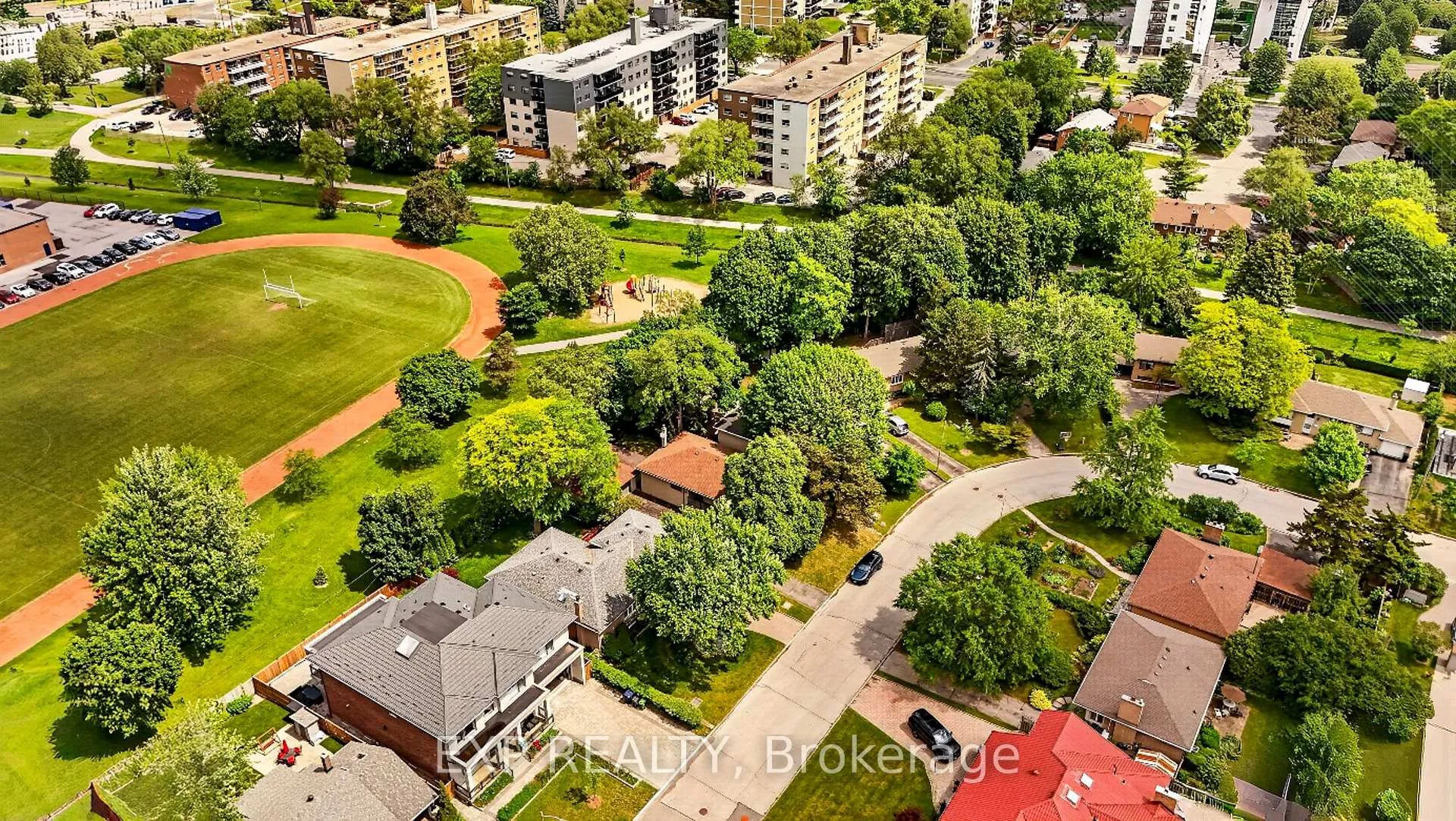 Photo 30 of 39 Treadgold Crescent, North York, Parkwoods-Donalda — HOMEH