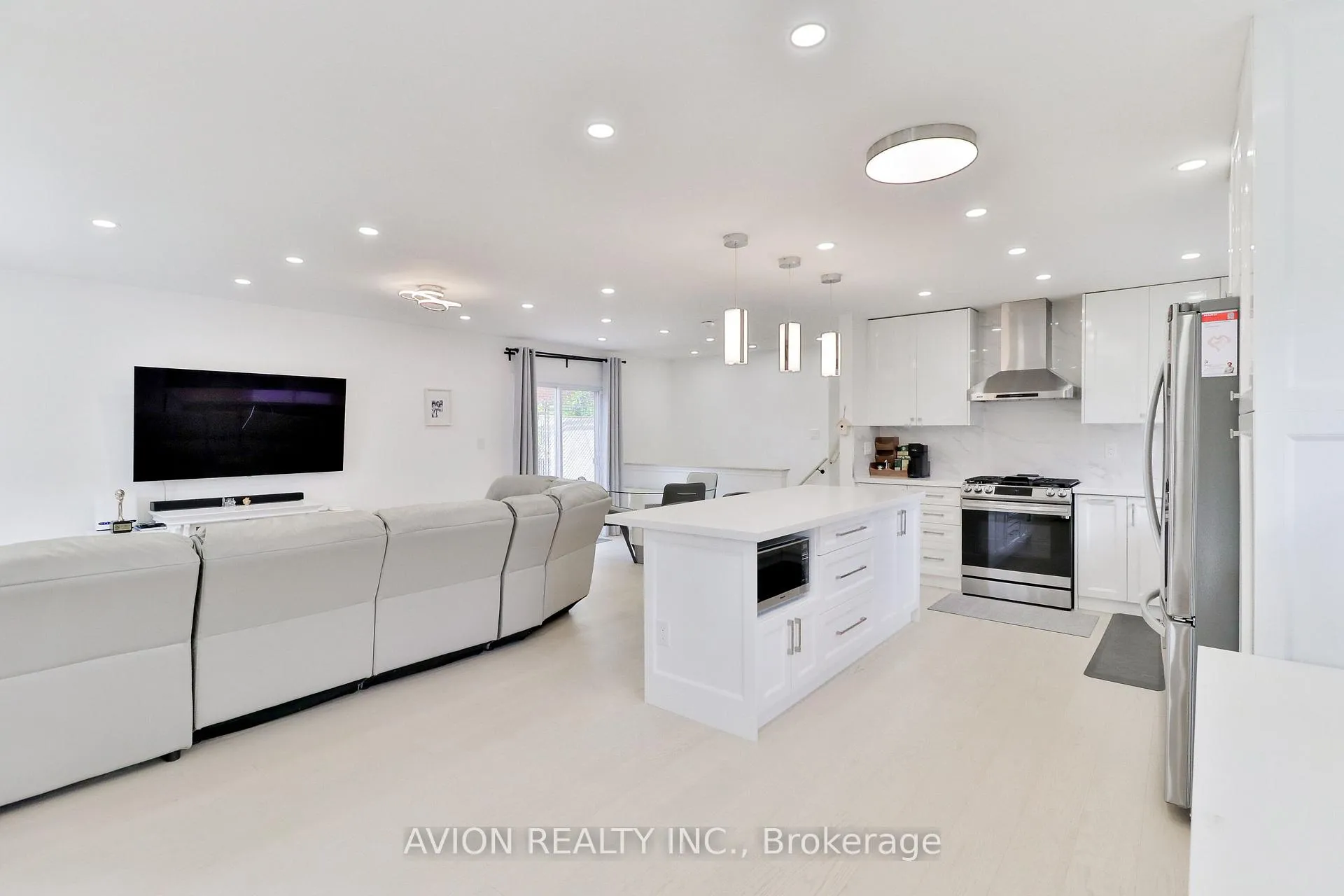 Photo 3 of 128 Rutherford Road N, Brampton, Madoc — HOMEH