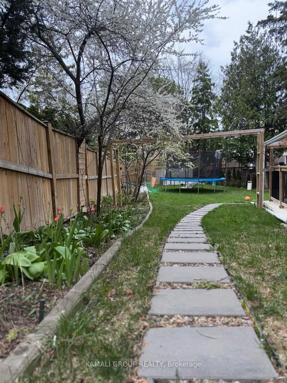 Photo 2 of 24 Valhalla Court, Aurora, Aurora Village — HOMEH