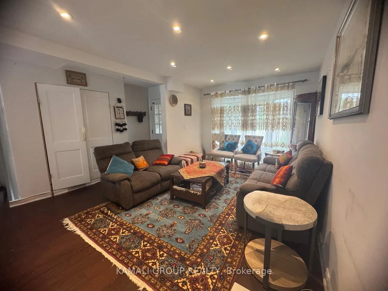 Photo 3 of 24 Valhalla Court, Aurora, Aurora Village — HOMEH