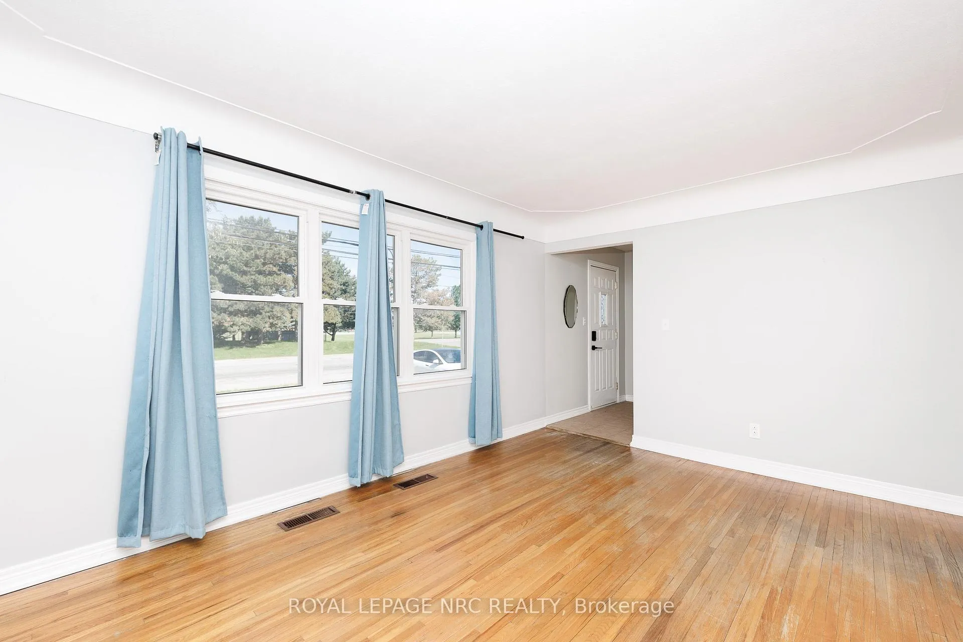 Photo 7 of 3090 Dorchester Road, Niagara Falls, Stamford — HOMEH