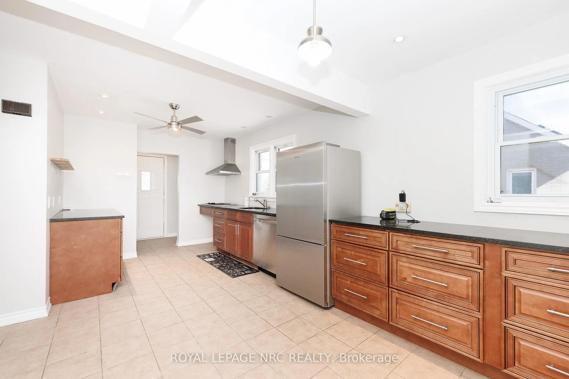 Photo 12 of 3090 Dorchester Road, Niagara Falls, Stamford — HOMEH