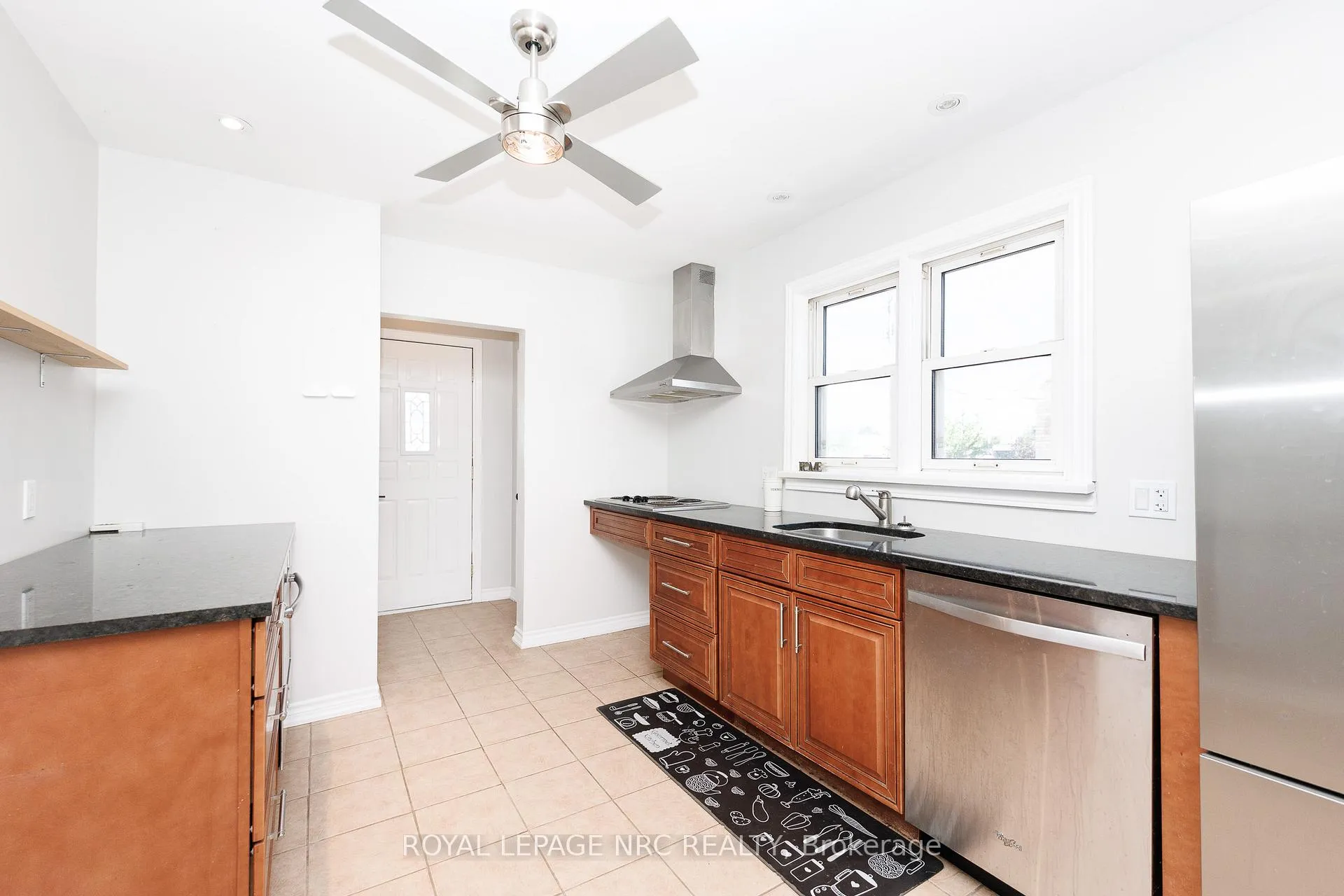 Photo 13 of 3090 Dorchester Road, Niagara Falls, Stamford — HOMEH