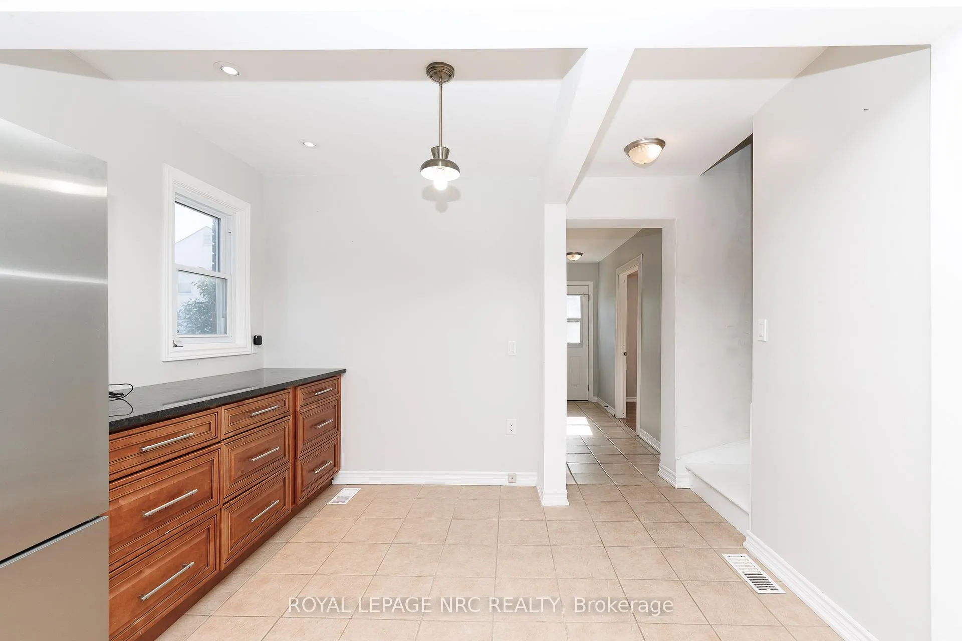 Photo 14 of 3090 Dorchester Road, Niagara Falls, Stamford — HOMEH