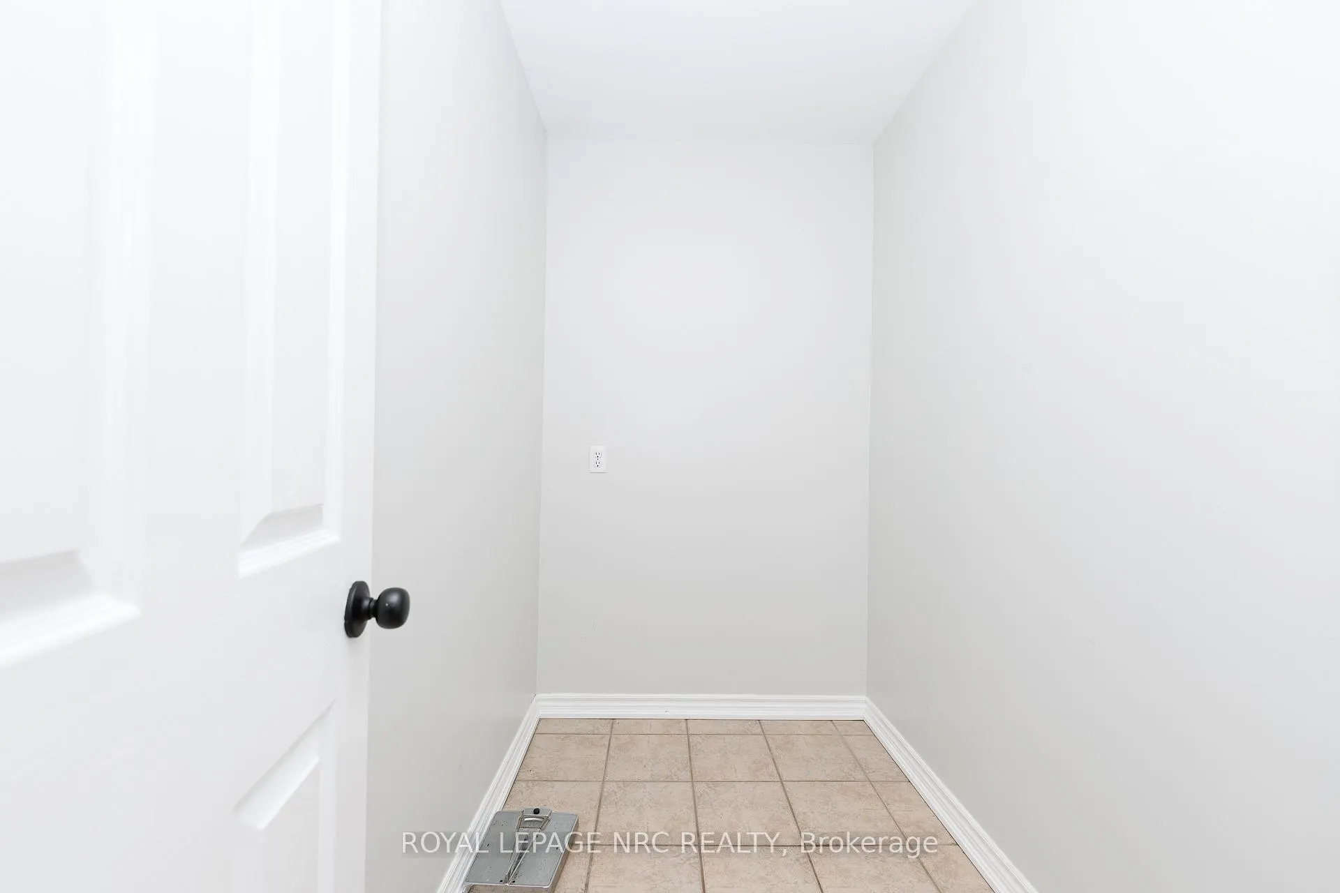 Photo 16 of 3090 Dorchester Road, Niagara Falls, Stamford — HOMEH