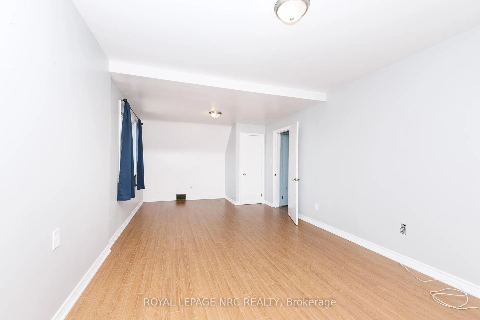 Photo 21 of 3090 Dorchester Road, Niagara Falls, Stamford — HOMEH