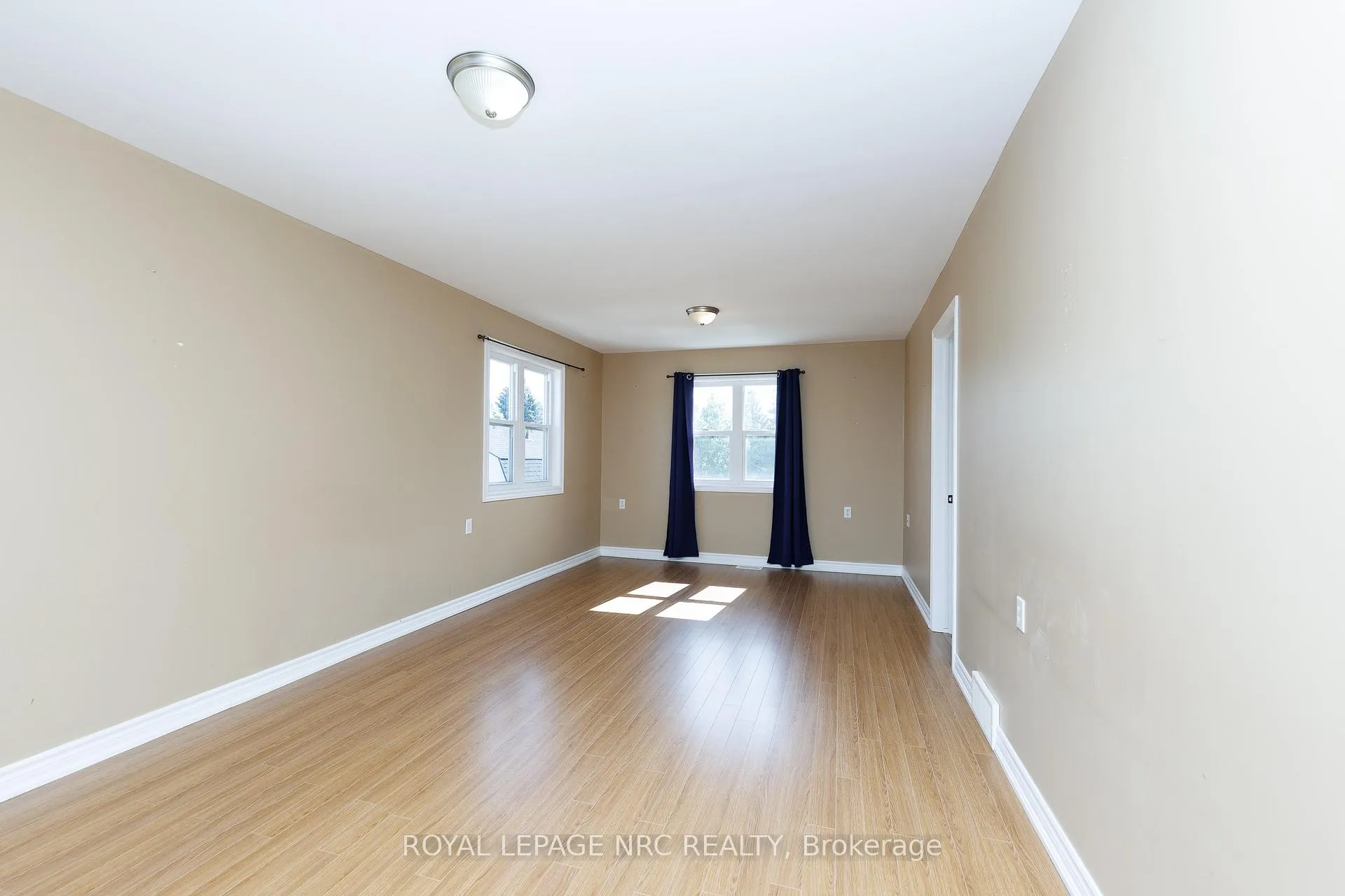 Photo 26 of 3090 Dorchester Road, Niagara Falls, Stamford — HOMEH