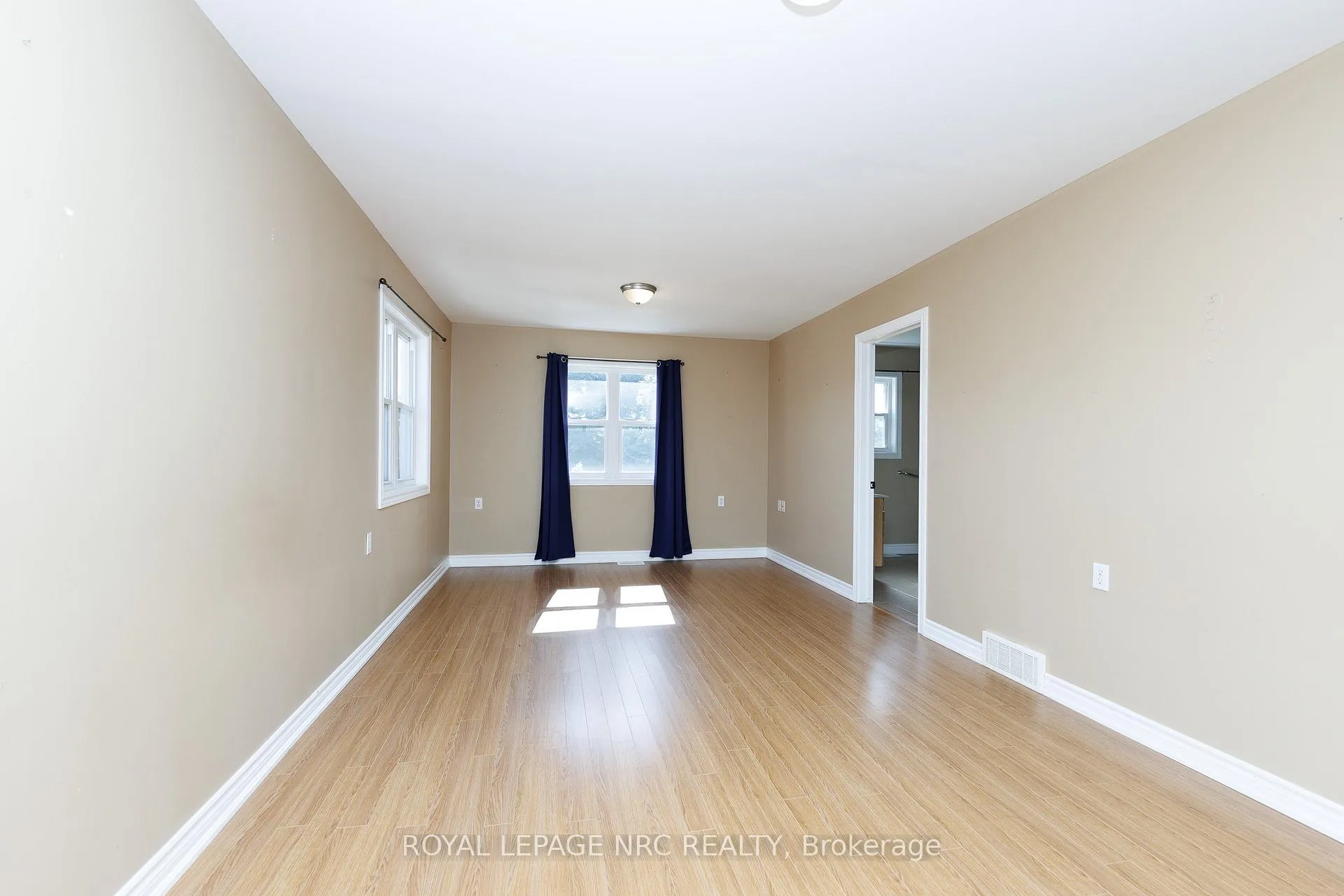 Photo 27 of 3090 Dorchester Road, Niagara Falls, Stamford — HOMEH