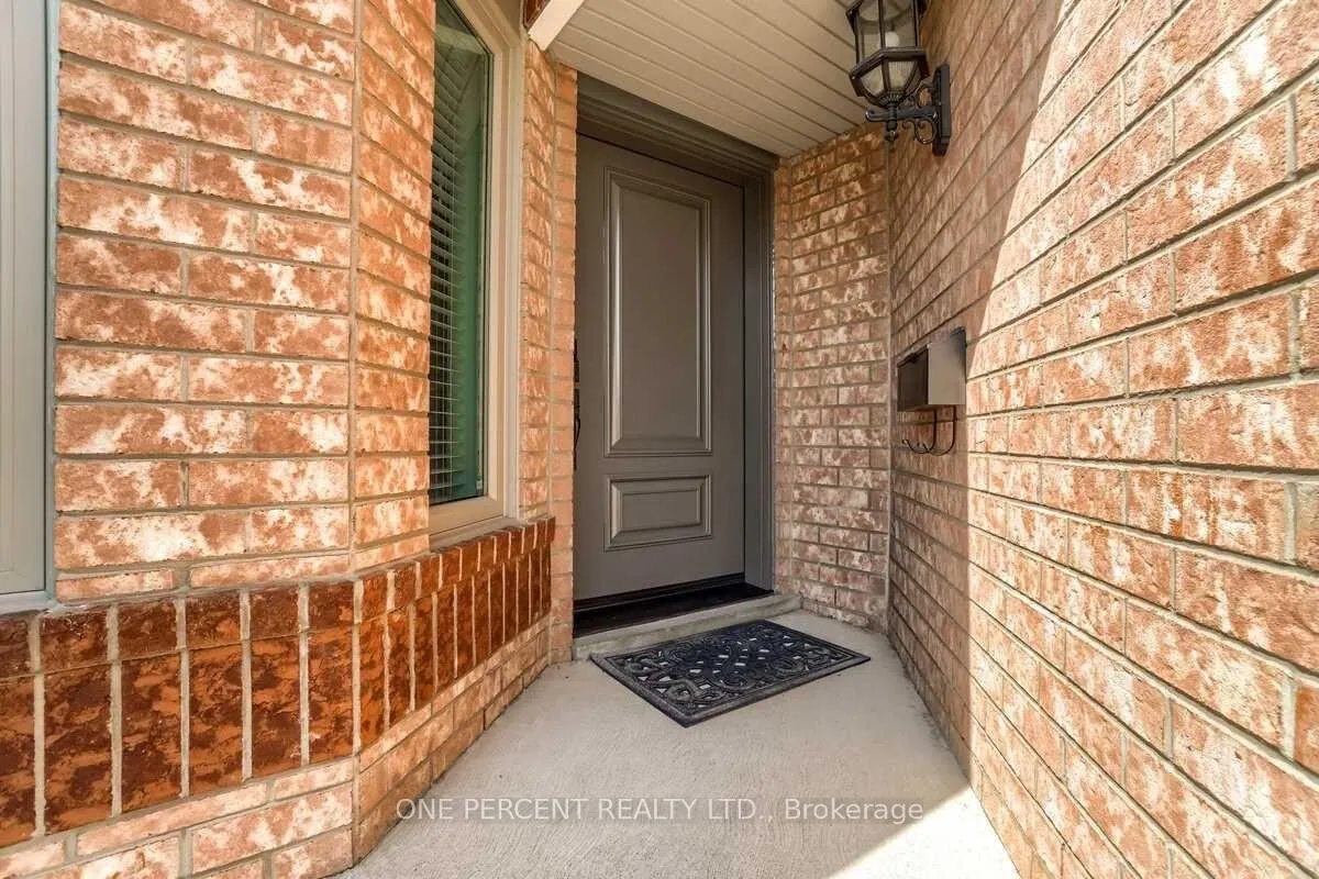 Photo 2 of 15 Beaverhall Road, Brampton, Brampton West — HOMEH