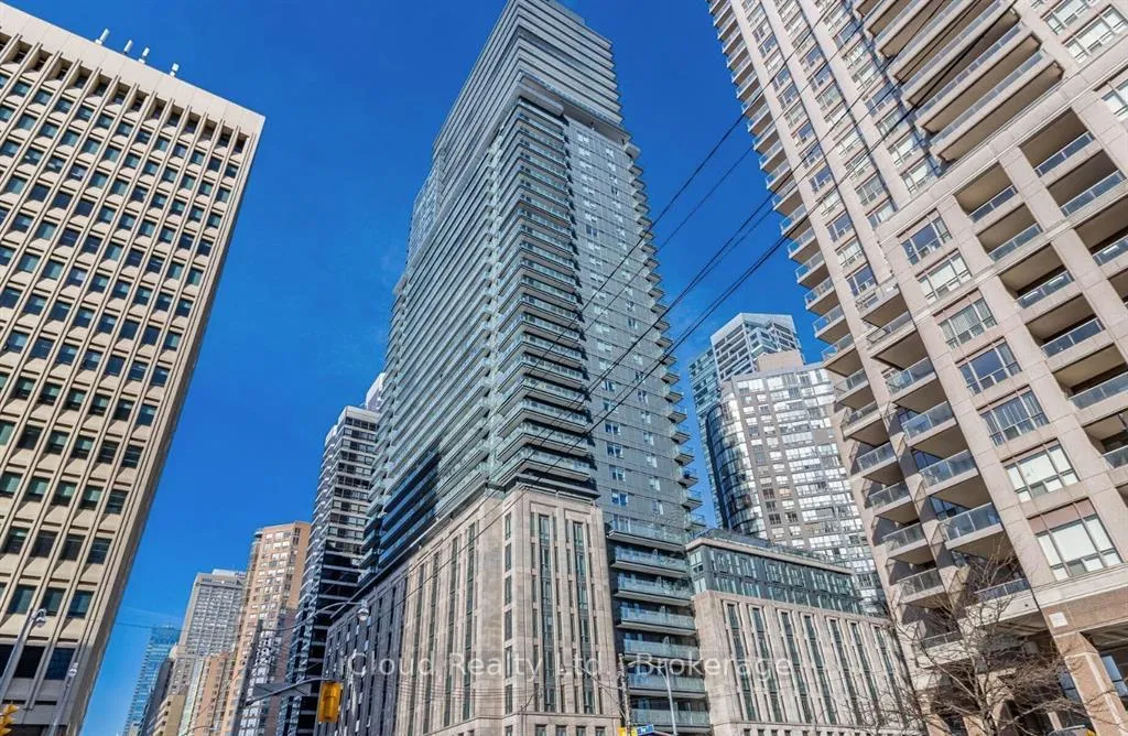 Front of Unit 2818, 955 Bay Street