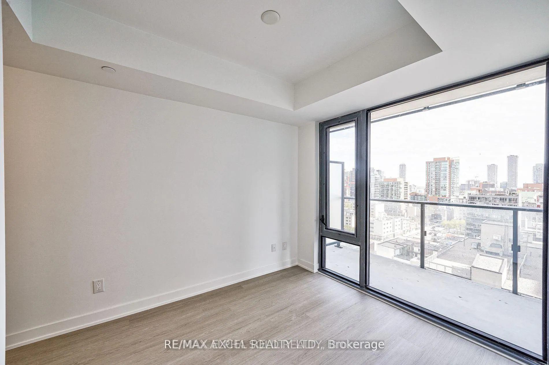 Photo 4 of Unit 1402, 47 Mutual Street, Toronto, Church-Yonge Corridor — HOMEH