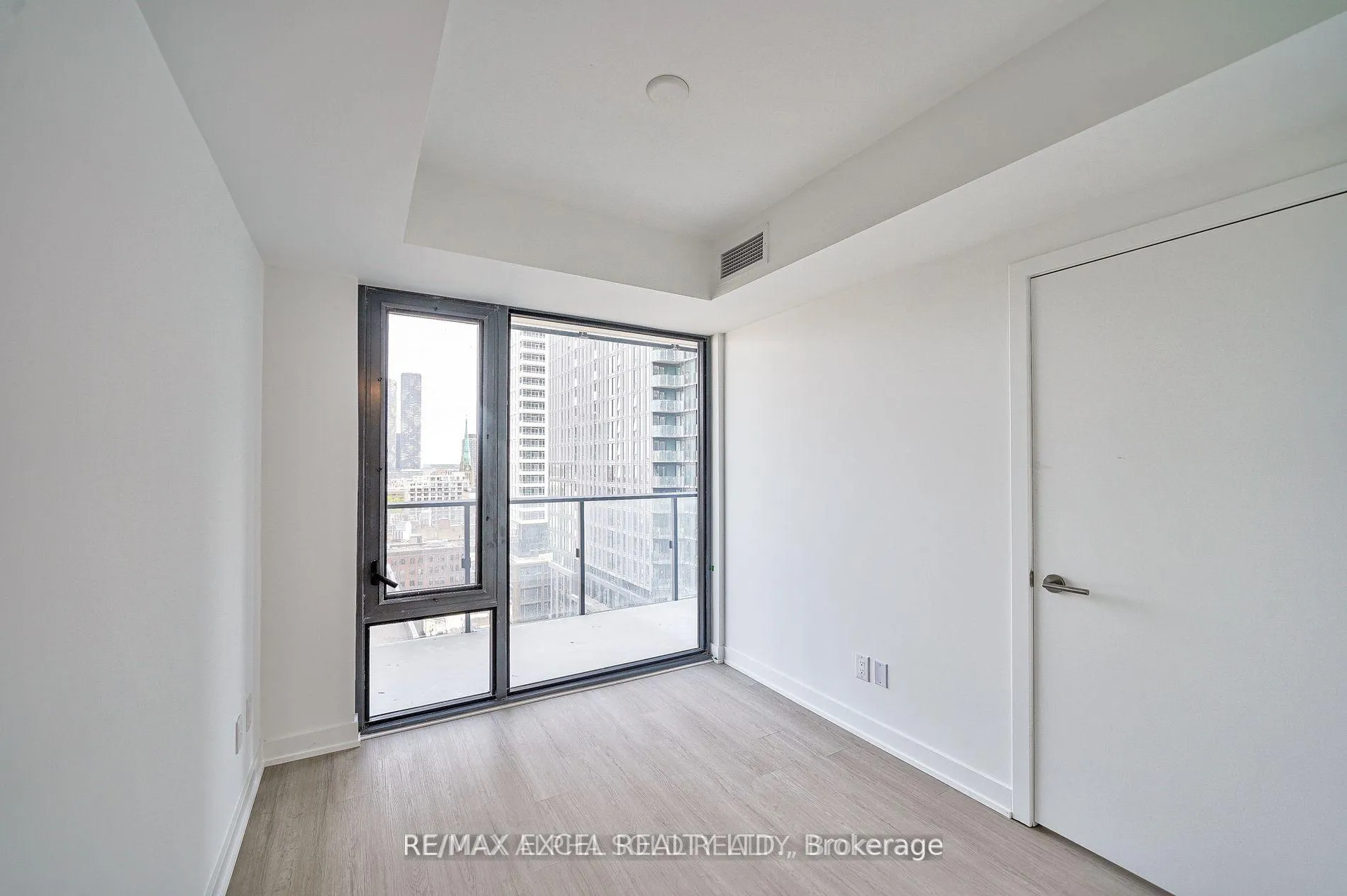 Photo 5 of Unit 1402, 47 Mutual Street, Toronto, Church-Yonge Corridor — HOMEH